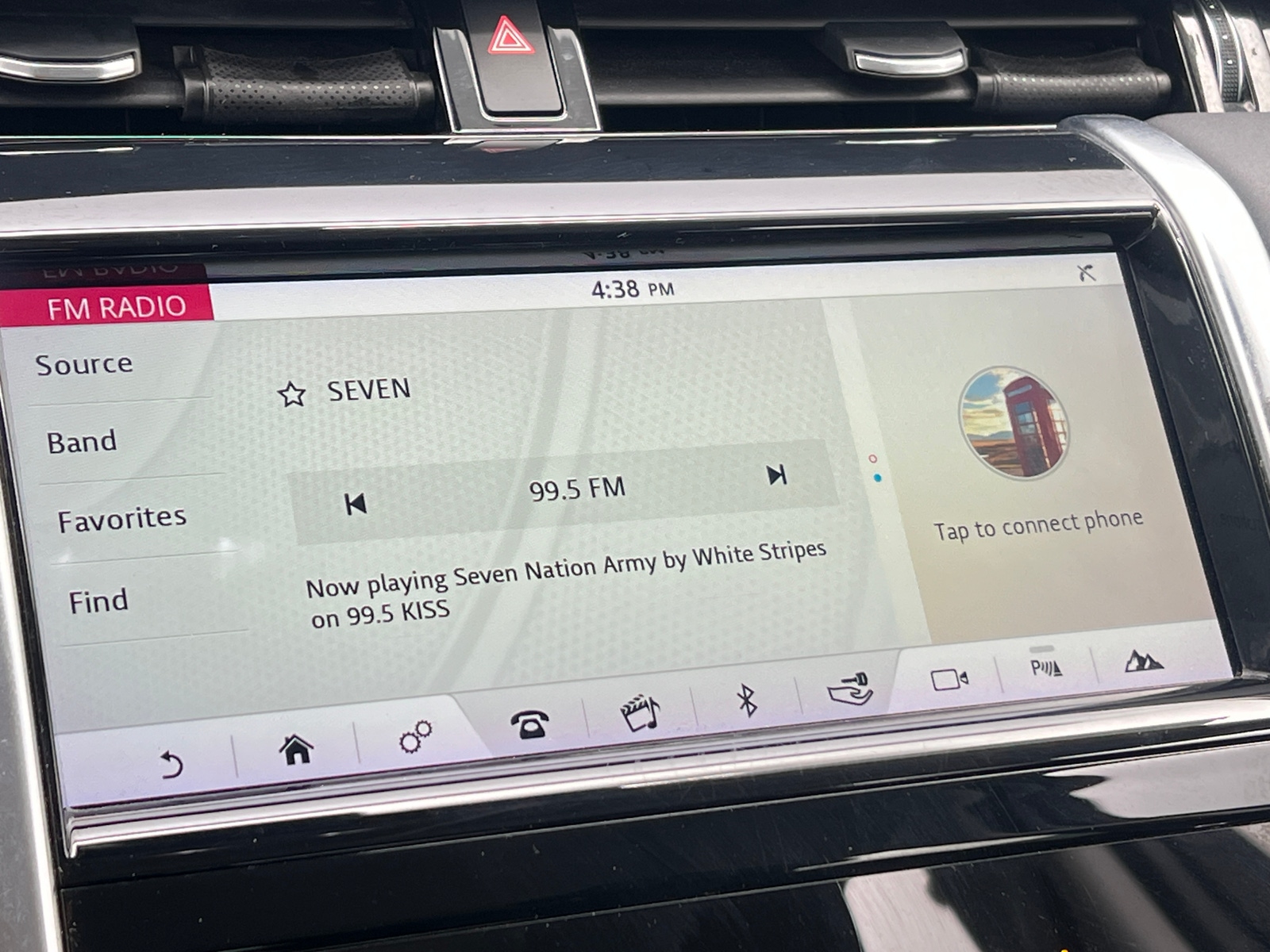 Thumbnail: 2020 Land Rover Discovery Sport - 4