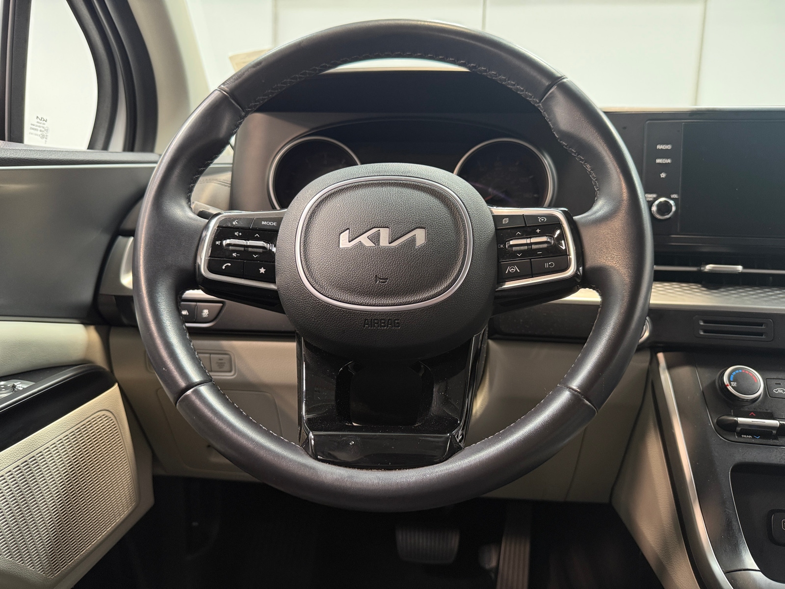 Thumbnail: 2024 Kia Carnival - 4