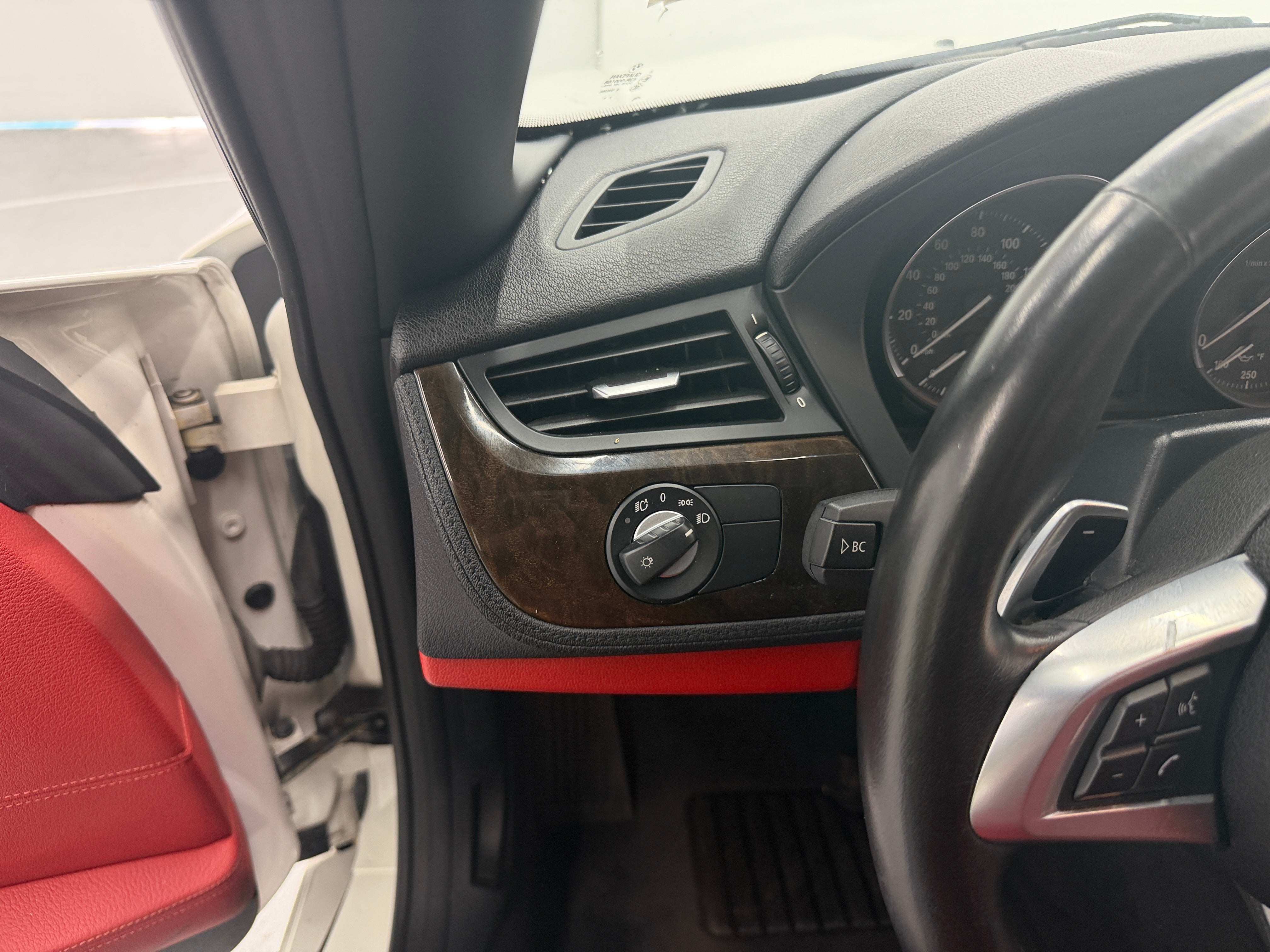 Used 2013 BMW Z4 sDrive28i with VIN WBALL5C58DJ104614 for sale in Colonial Heights, VA