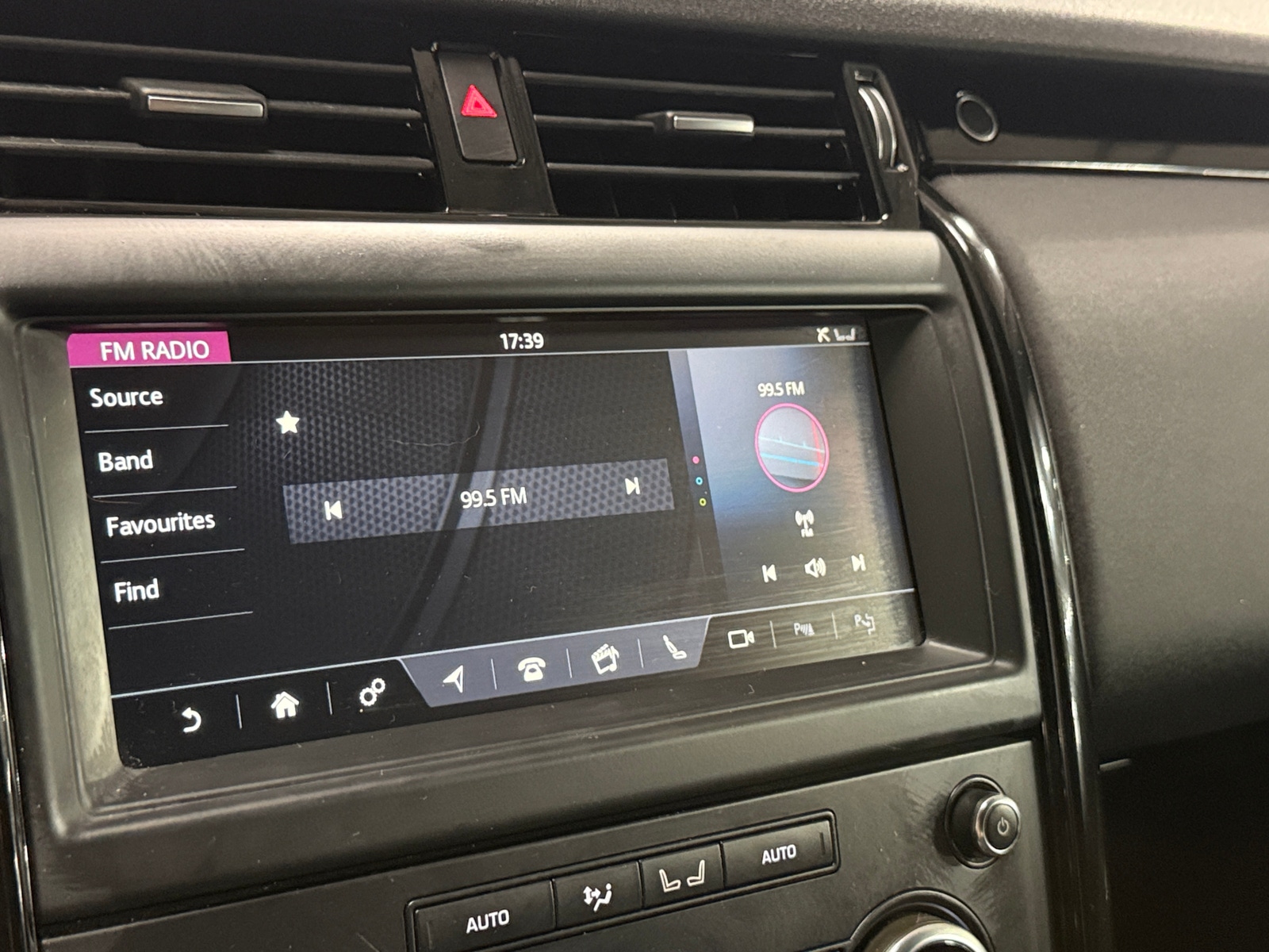 Thumbnail: 2019 Land Rover Discovery - 3