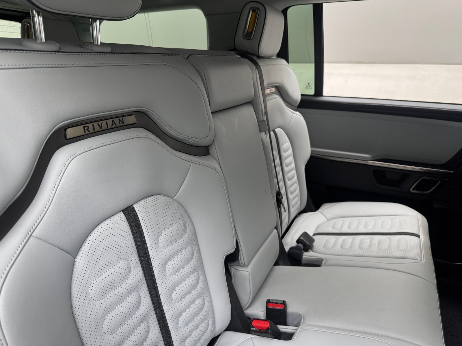 Thumbnail: 2023 Rivian R1S - 5