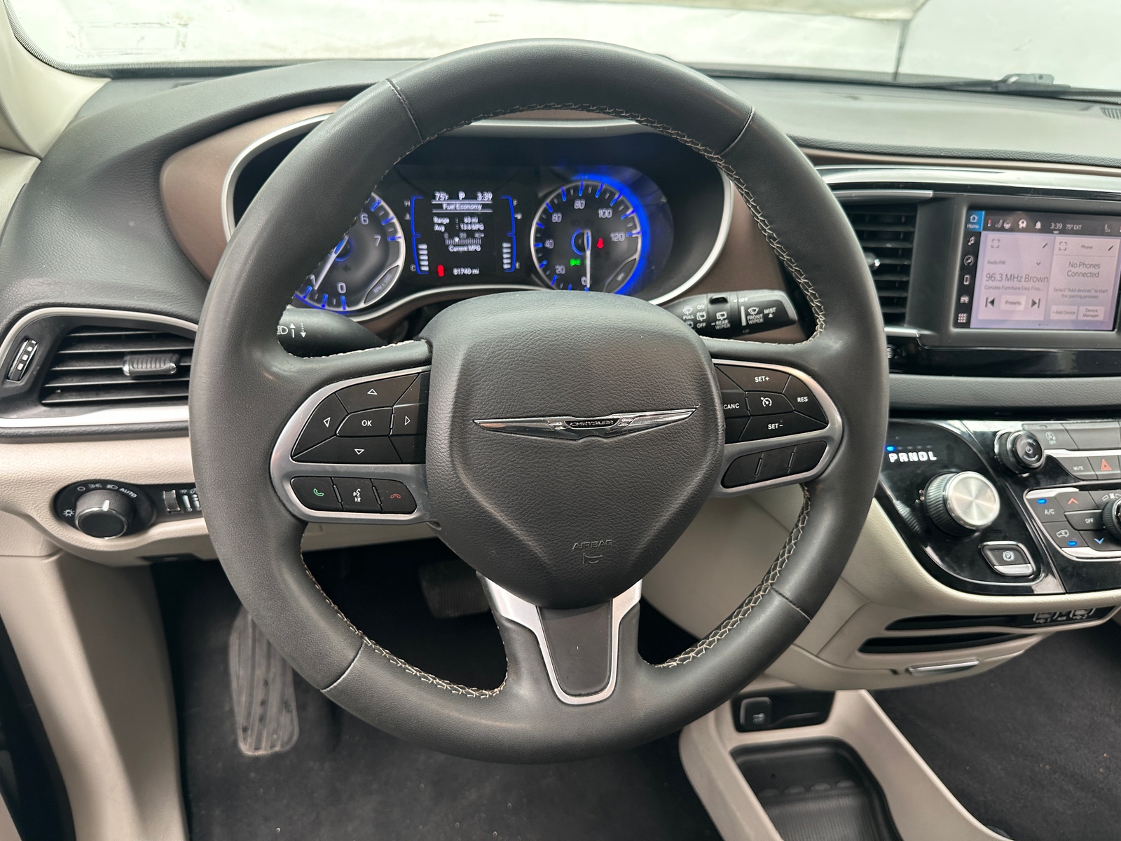 Thumbnail: 2023 Chrysler Voyager - 5
