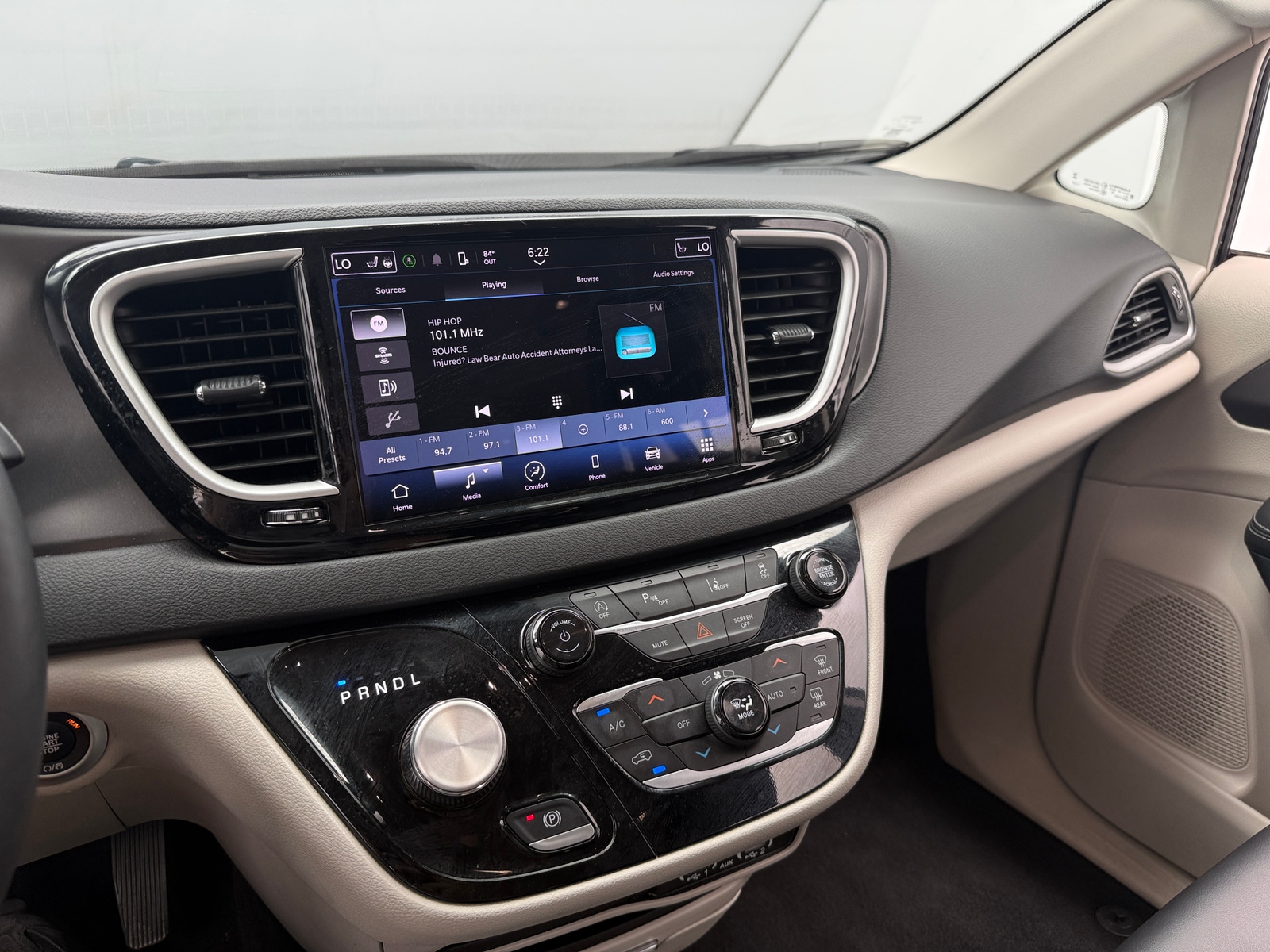 Thumbnail: 2024 Chrysler Pacifica - 3