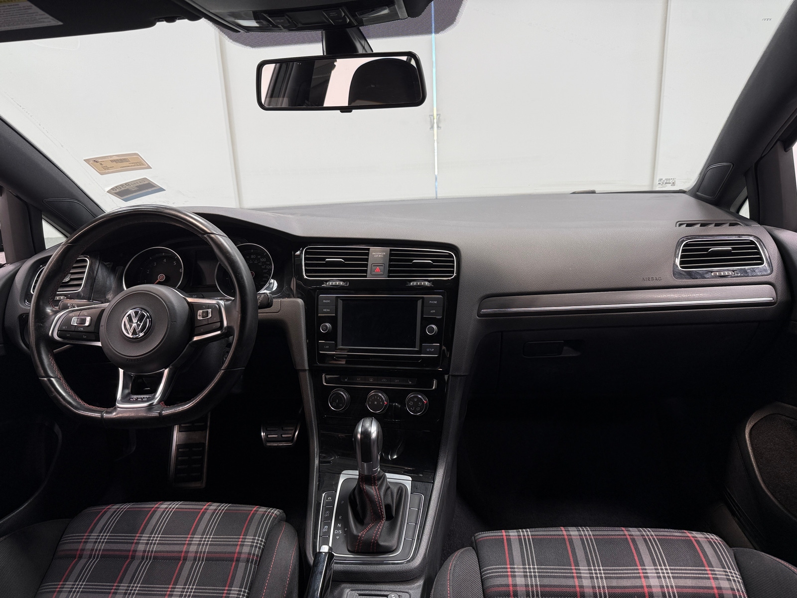 Thumbnail: 2018 Volkswagen Golf - 3