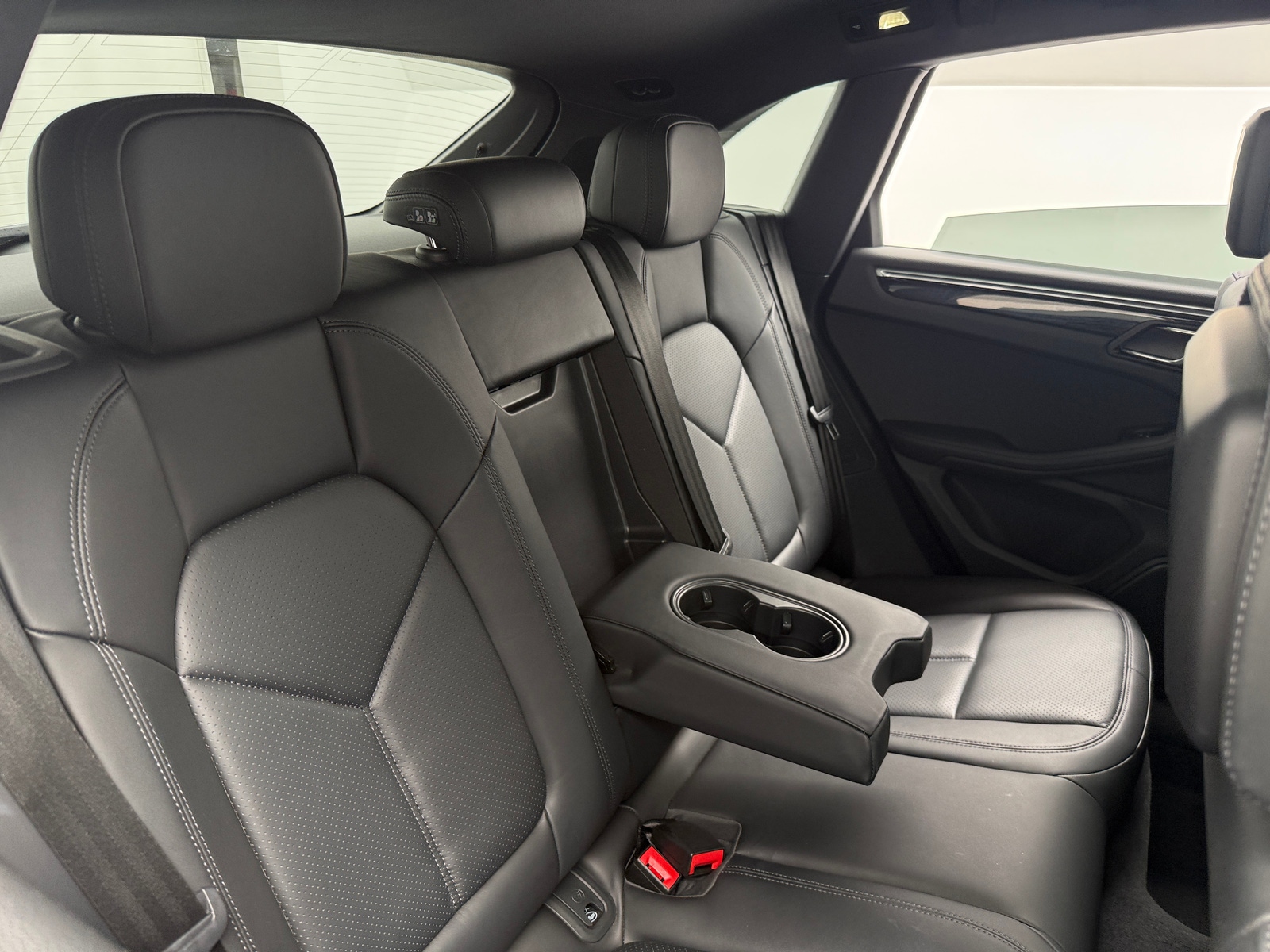 Thumbnail: 2023 Porsche Macan - 6