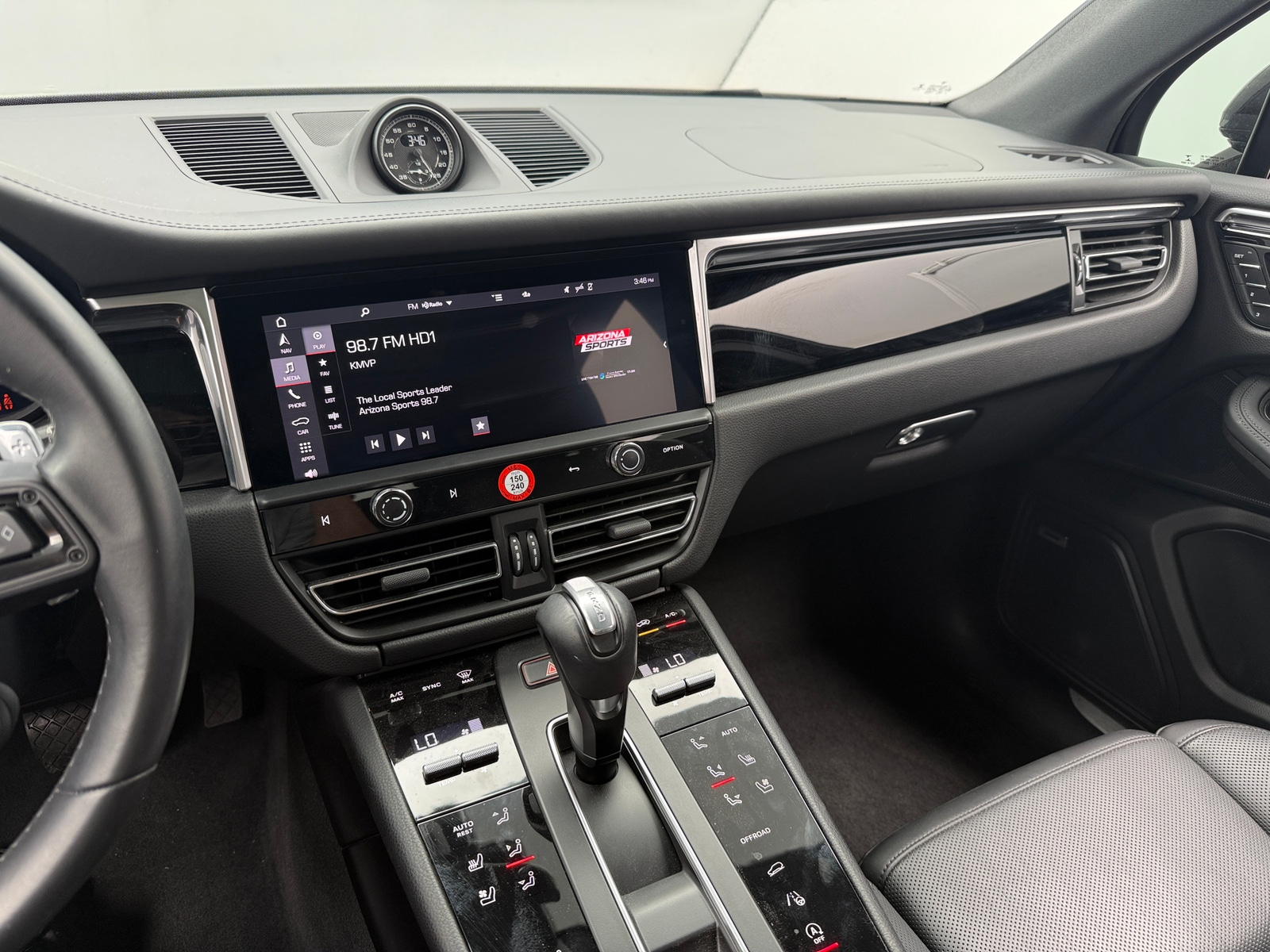 Thumbnail: 2023 Porsche Macan - 4