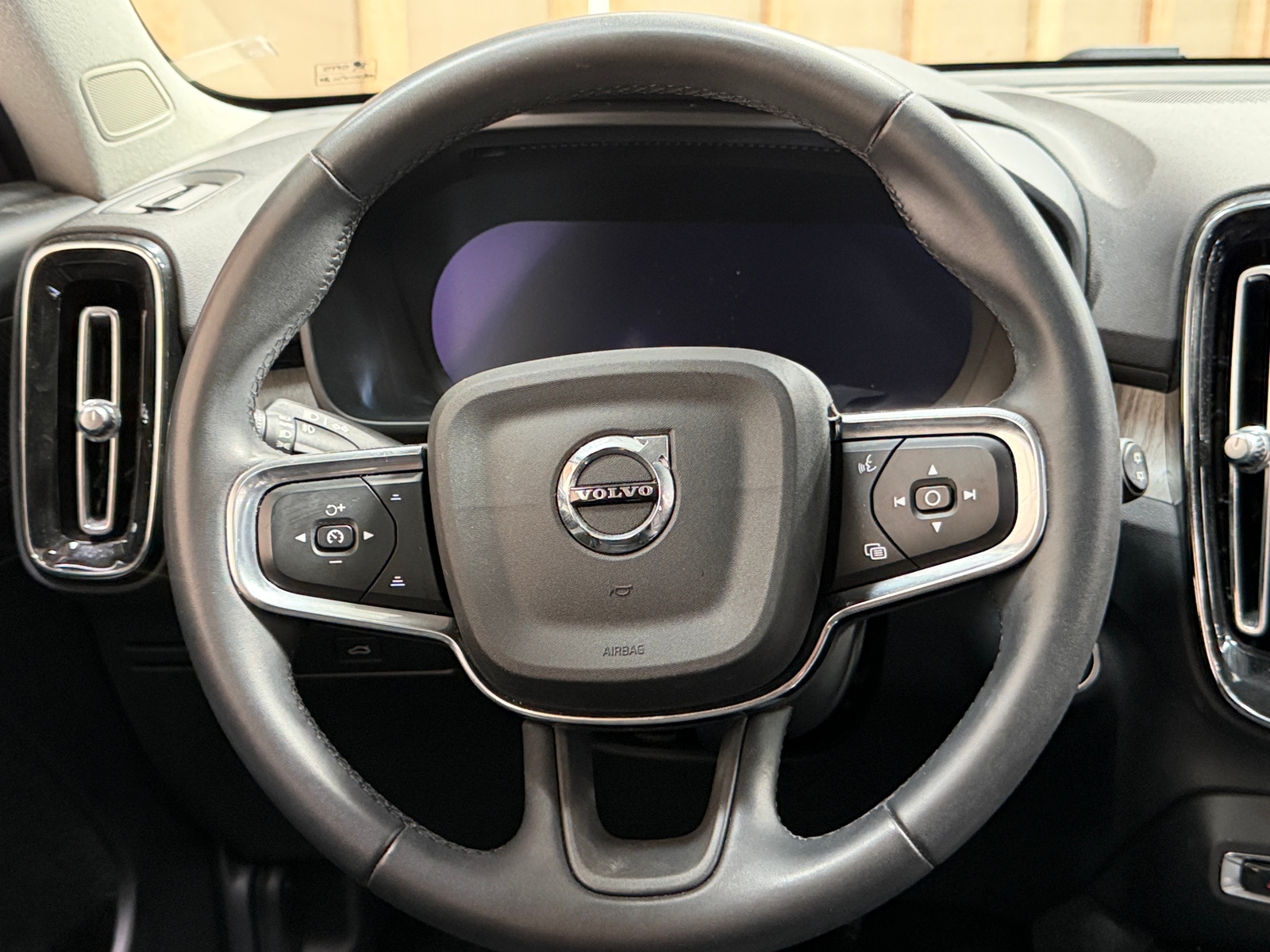 Thumbnail: 2024 Volvo XC40 - 4