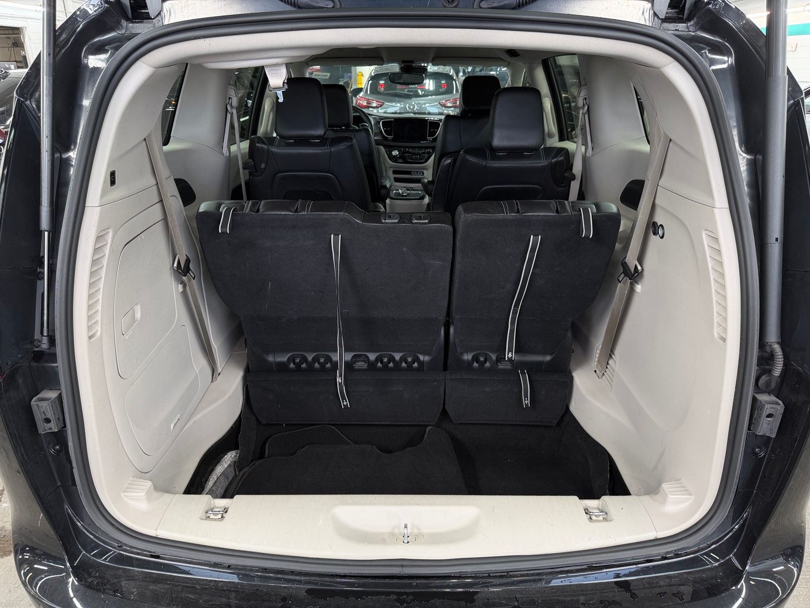 Thumbnail: 2024 Chrysler Pacifica - 6