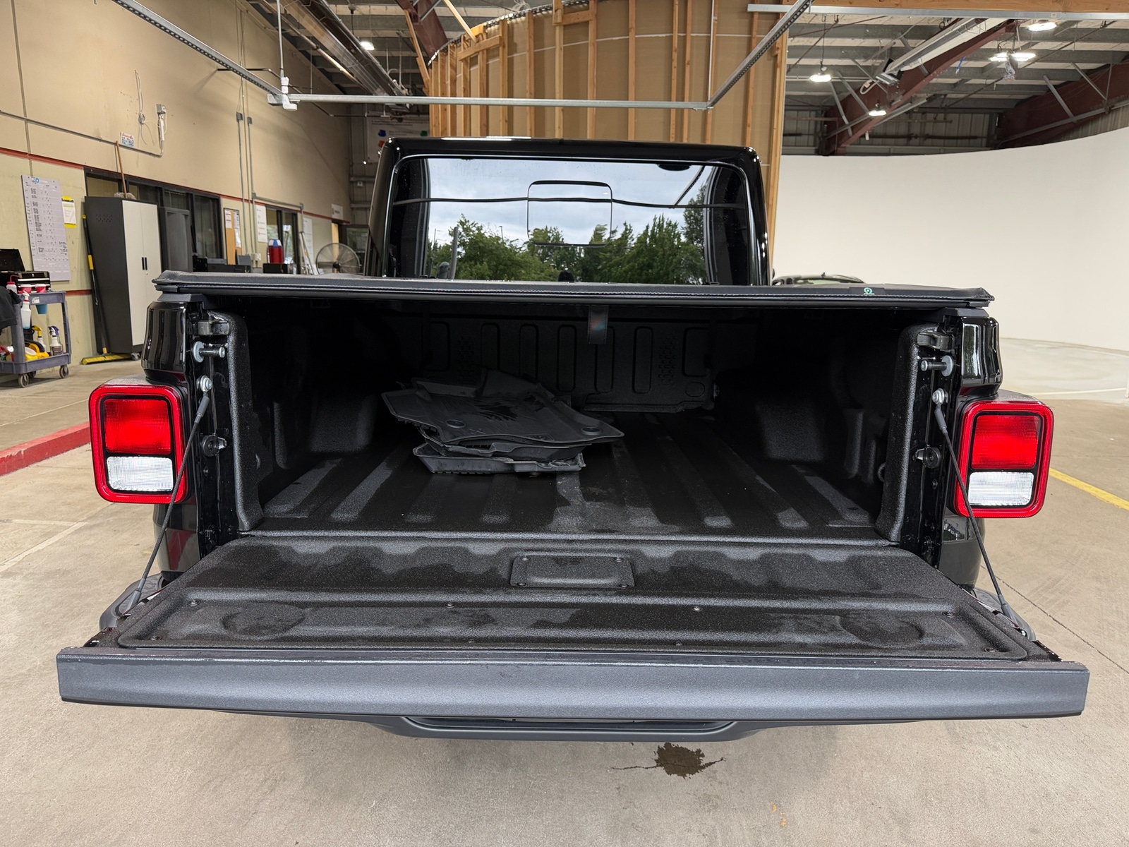 Thumbnail: 2025 Jeep Gladiator - 6