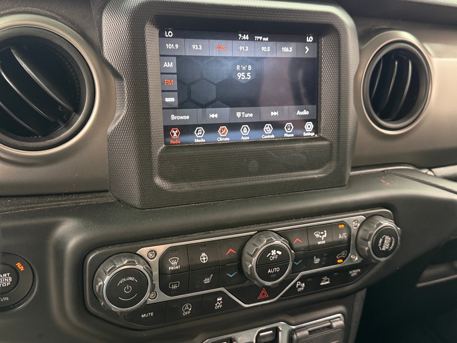 Thumbnail: 2021 Jeep Gladiator - 4