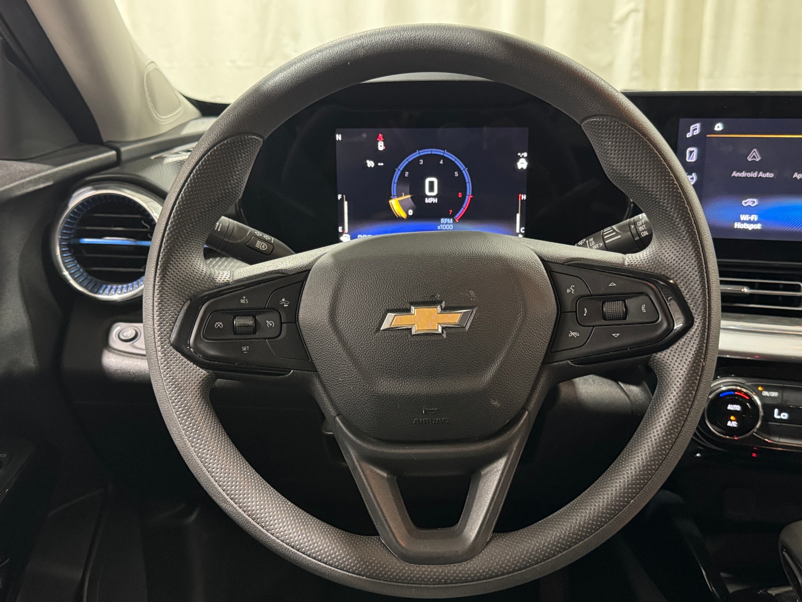 Thumbnail: 2025 Chevrolet Trax - 5