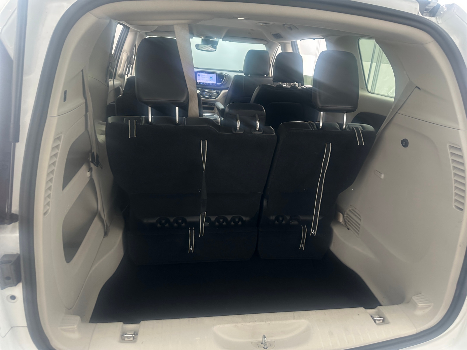Thumbnail: 2023 Chrysler Pacifica - 6