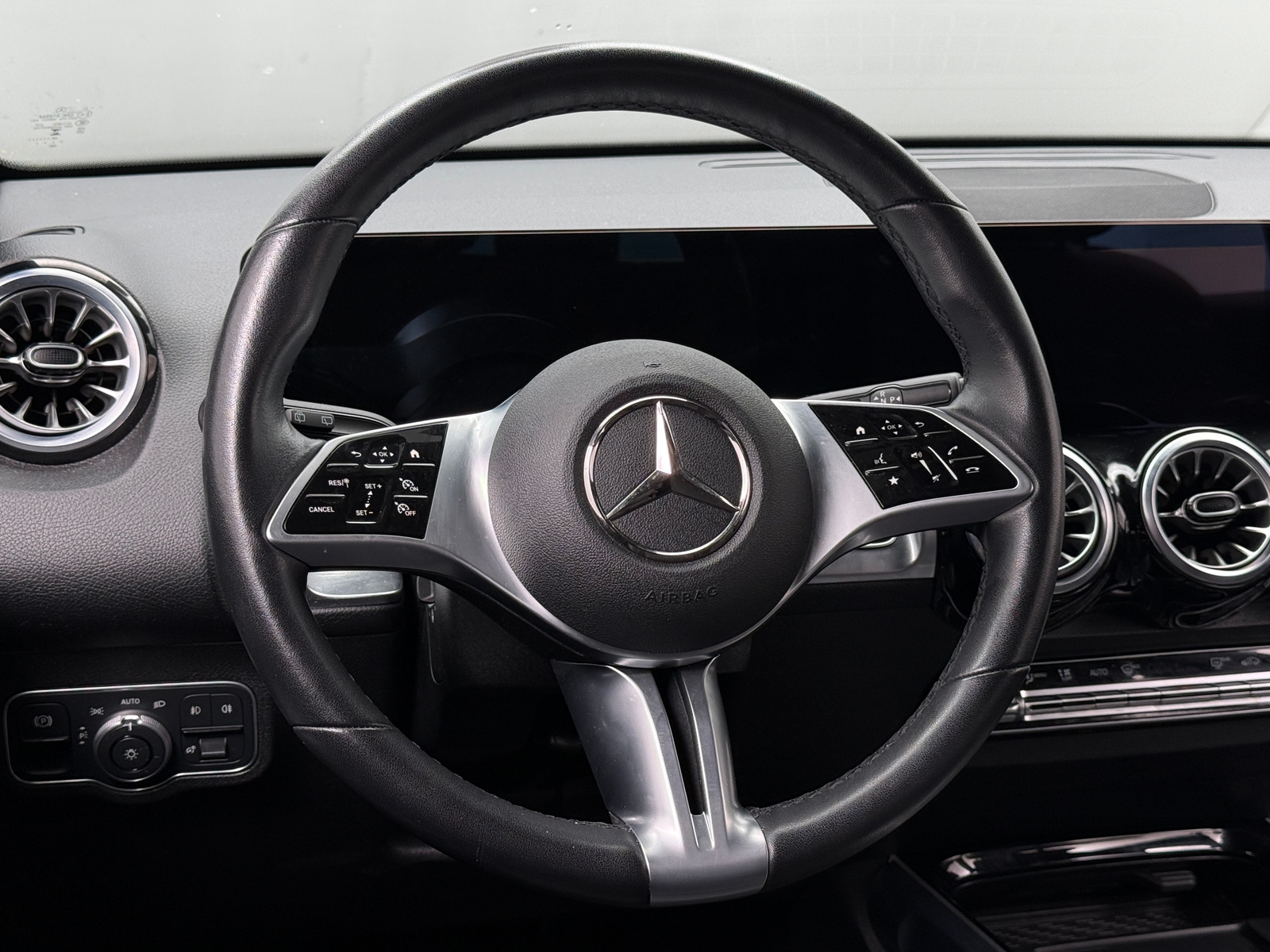 Thumbnail: 2025 Mercedes-Benz GLB - 4