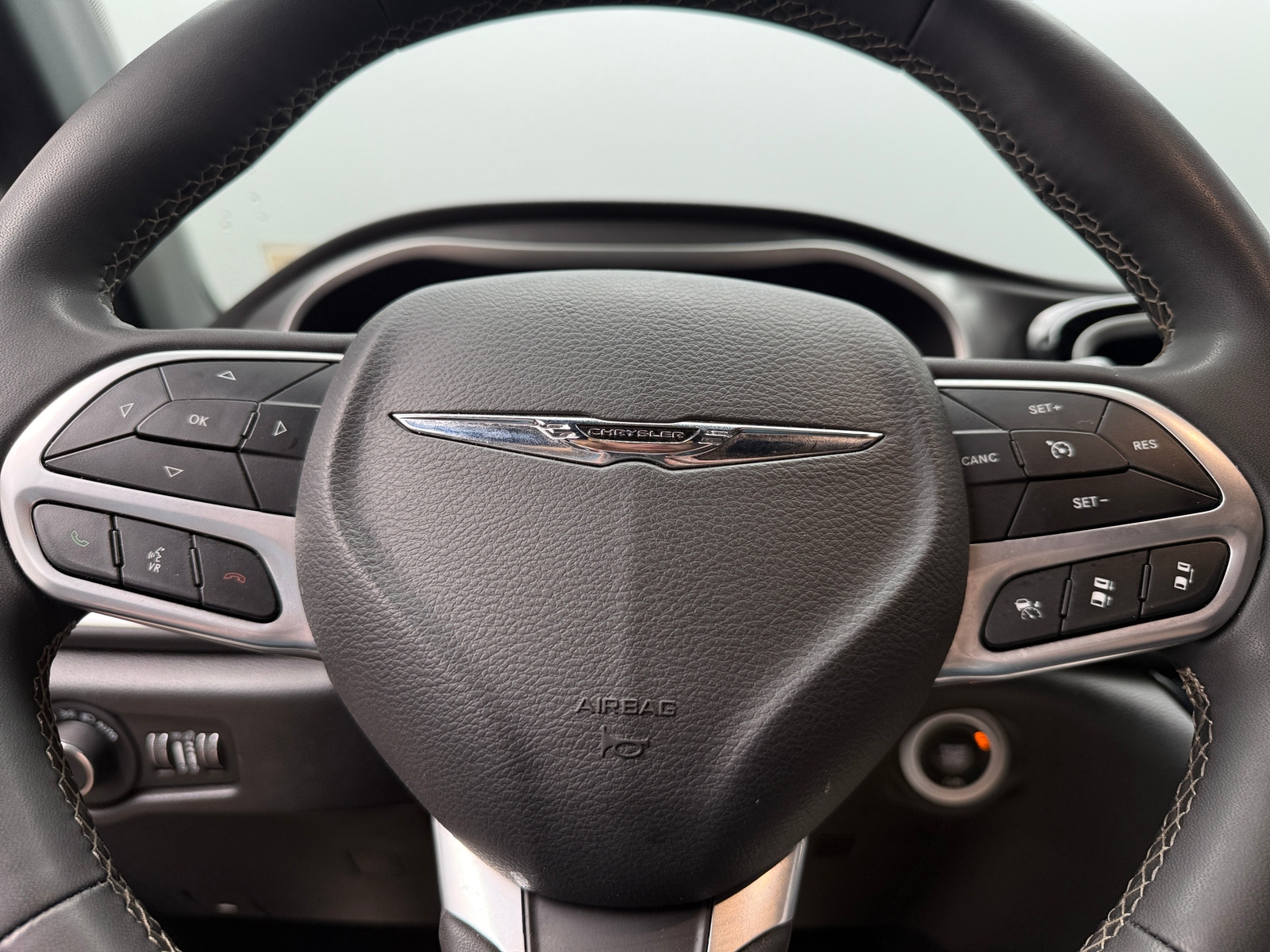 Thumbnail: 2025 Chrysler Pacifica - 4