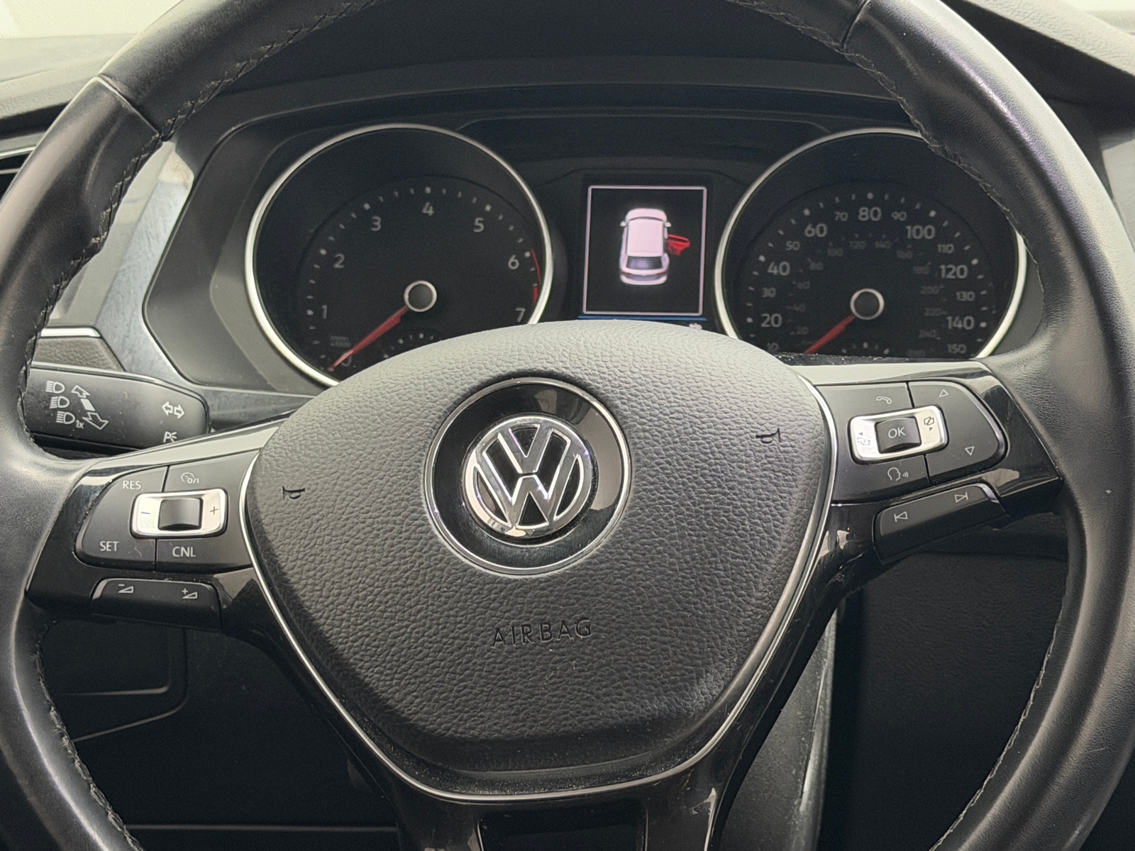 Thumbnail: 2018 Volkswagen Tiguan - 4