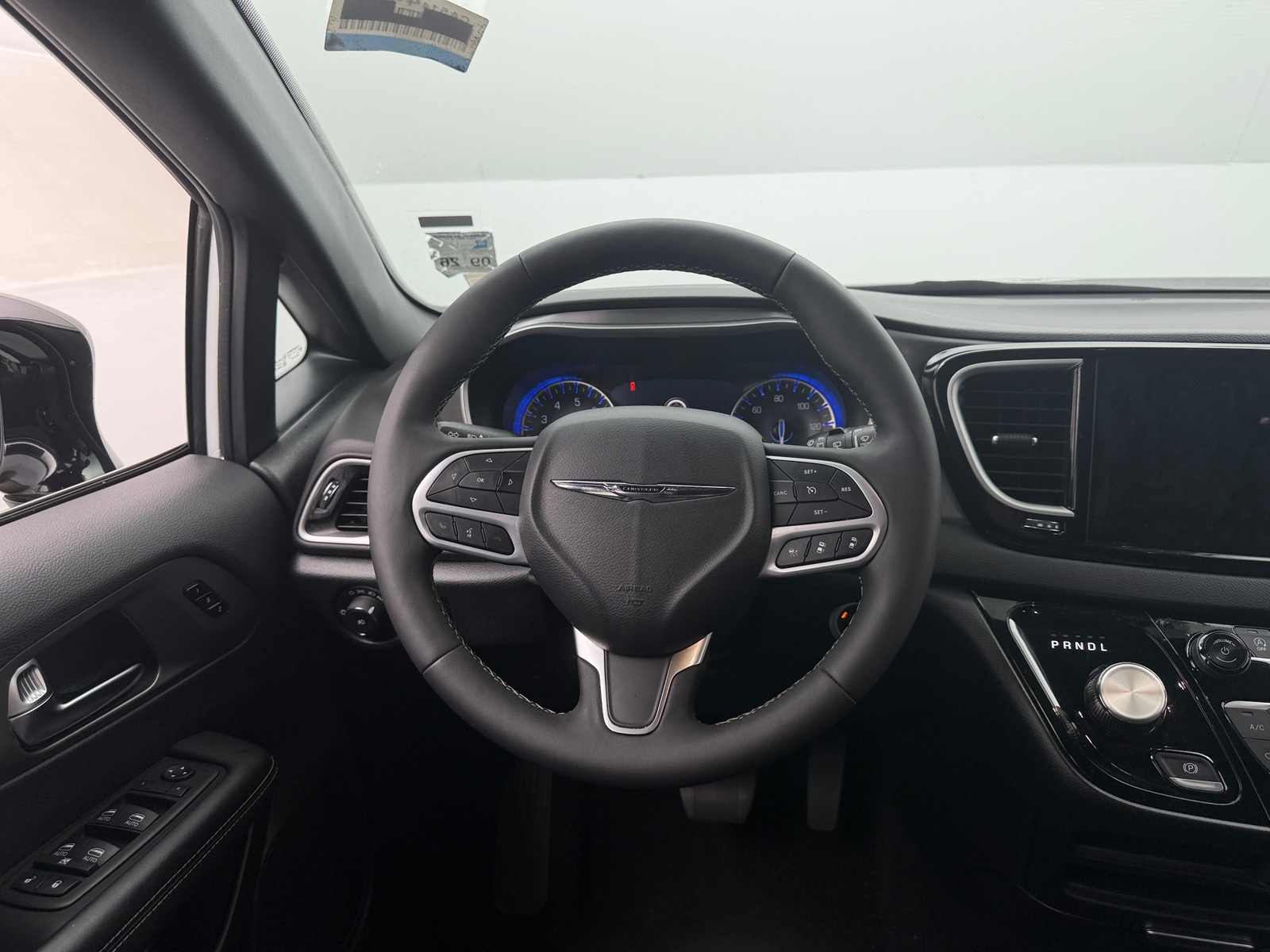 Thumbnail: 2025 Chrysler Pacifica - 4