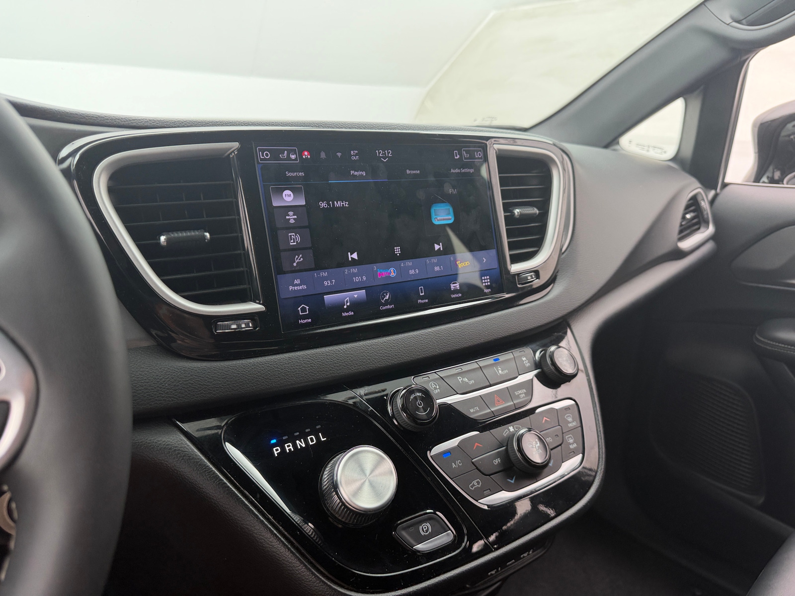 Thumbnail: 2025 Chrysler Pacifica - 3
