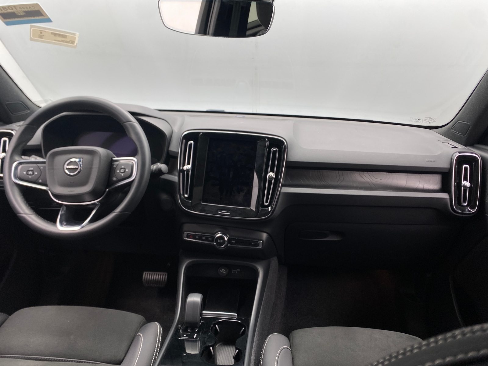 Thumbnail: 2023 Volvo C40 - 2