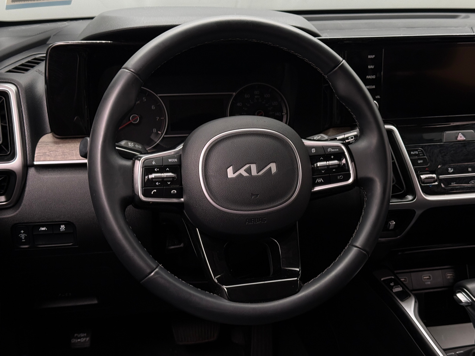 Thumbnail: 2022 Kia Sorento - 4