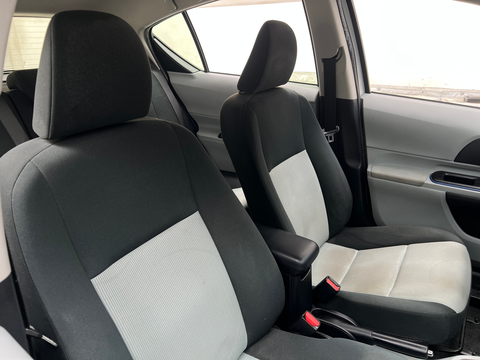Thumbnail: 2013 Toyota Prius c - 2