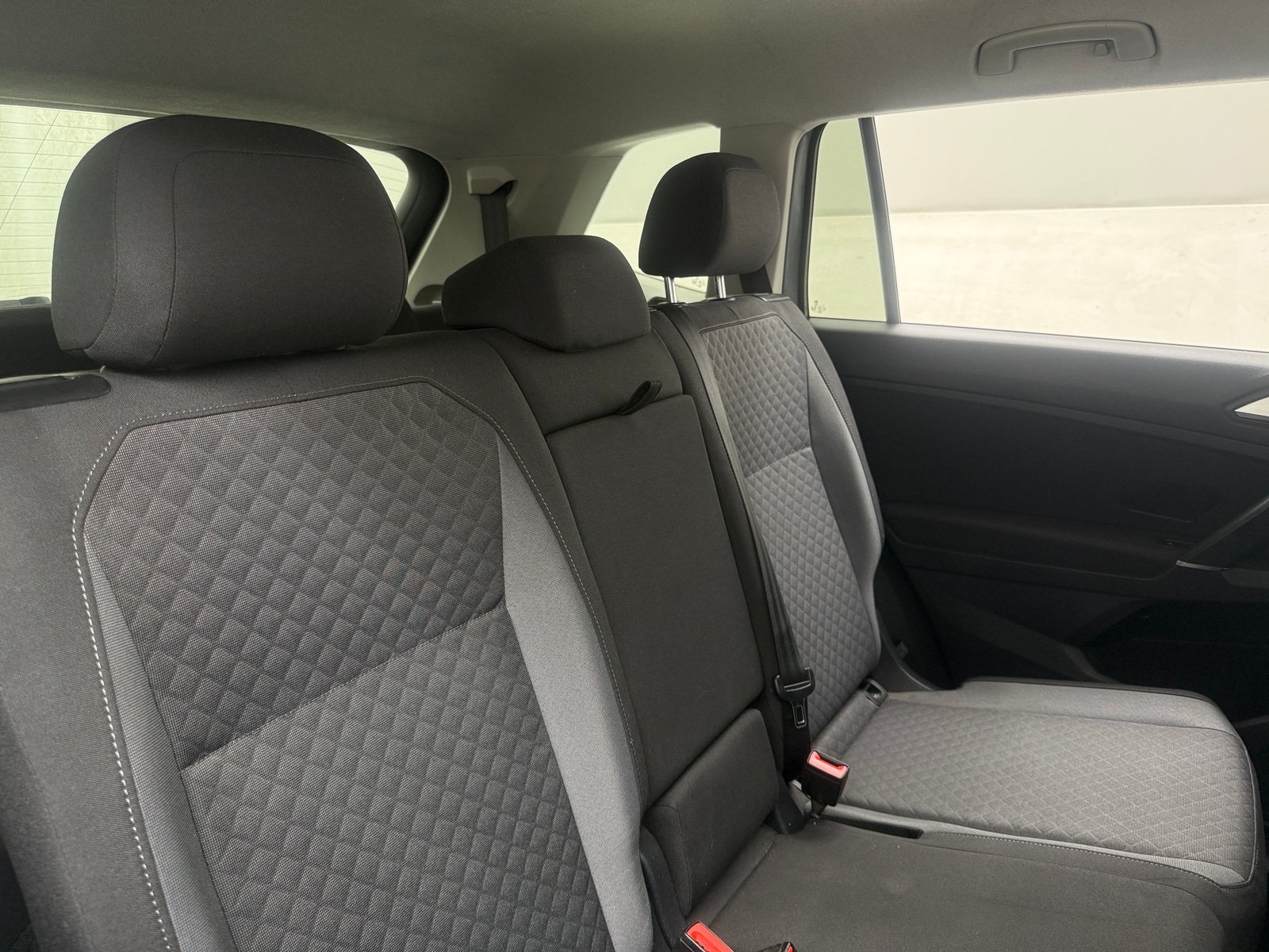 Thumbnail: 2020 Volkswagen Tiguan - 6