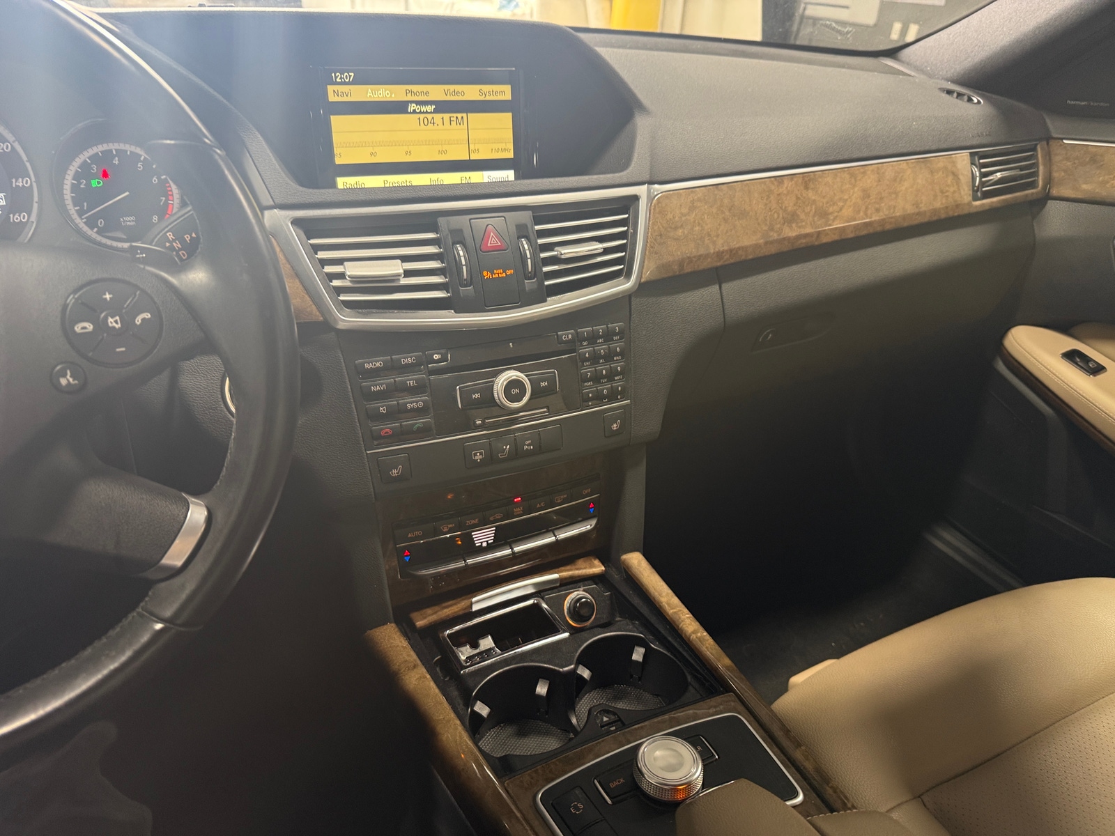 Thumbnail: 2011 Mercedes-Benz E-Class - 3