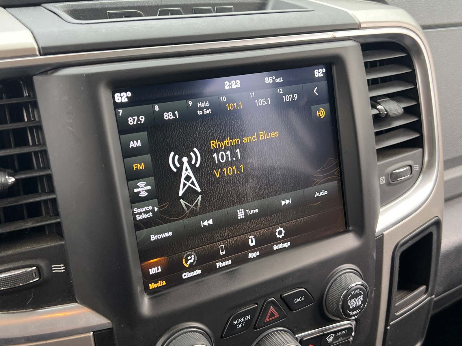 Thumbnail: 2020 RAM 1500 Classic - 4