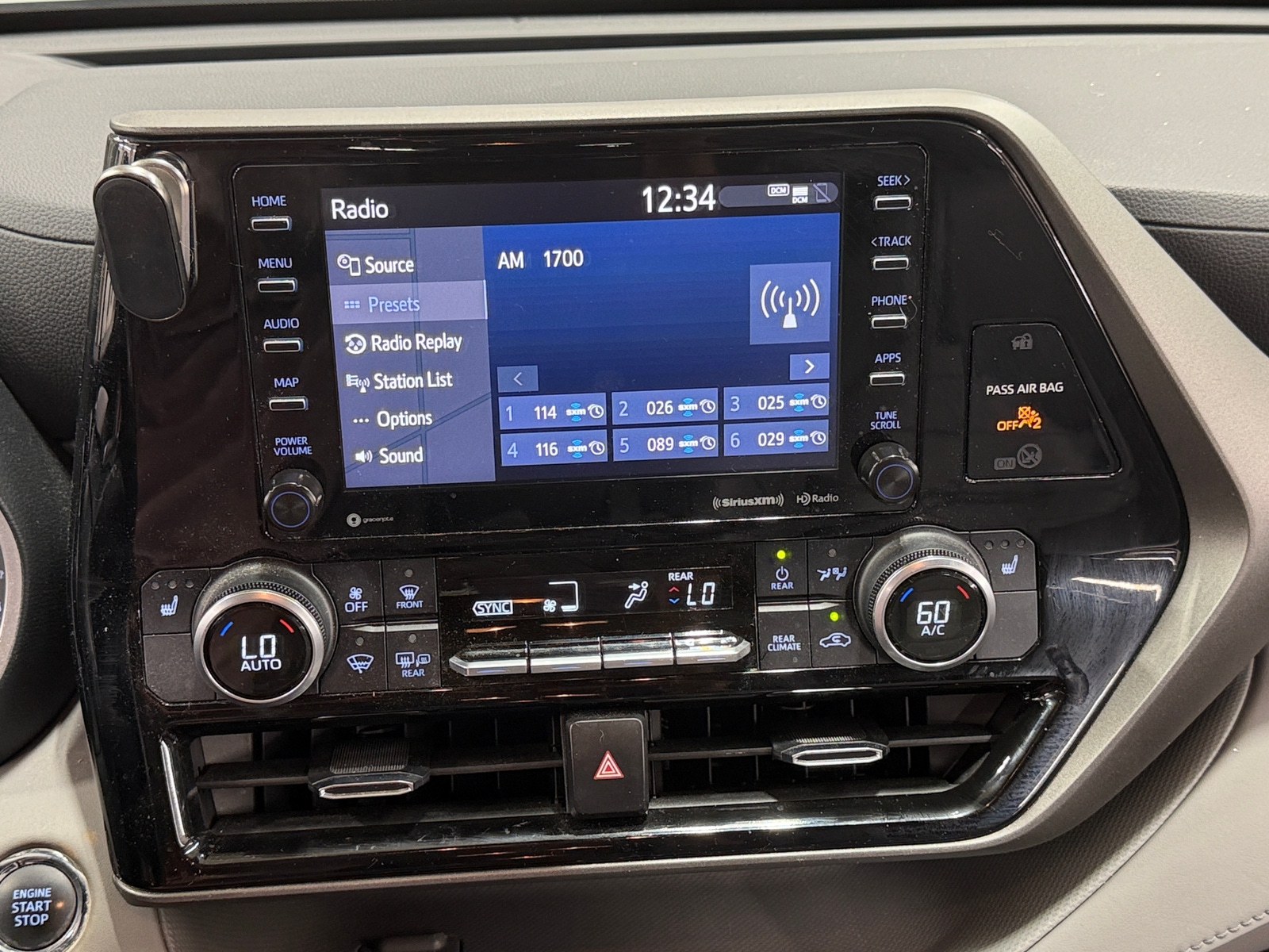 Thumbnail: 2022 Toyota Highlander - 3