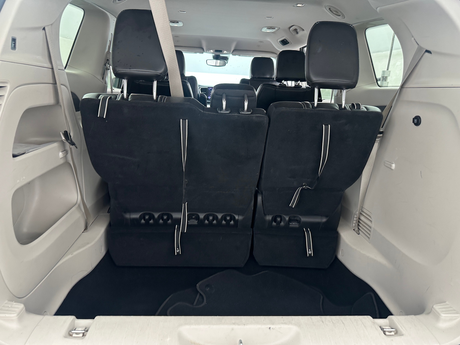 Thumbnail: 2023 Chrysler Pacifica - 6