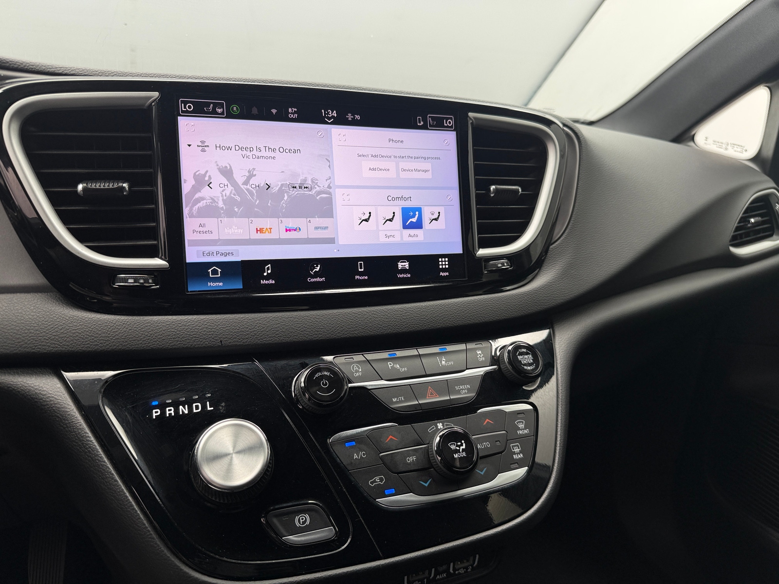 Thumbnail: 2025 Chrysler Pacifica - 3