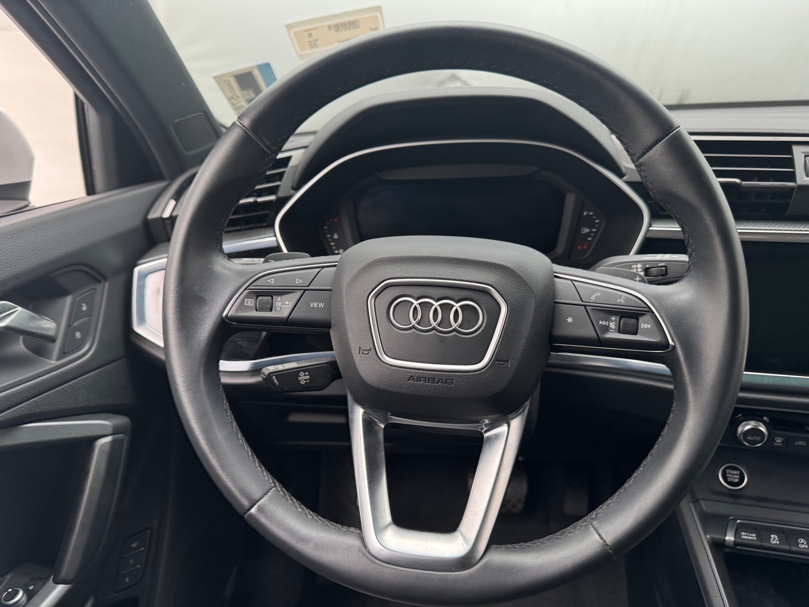 Thumbnail: 2023 Audi Q3 - 4