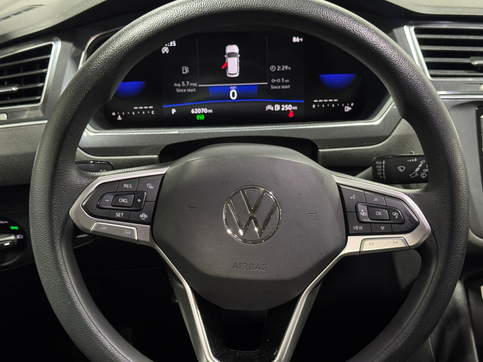 Thumbnail: 2023 Volkswagen Tiguan - 5