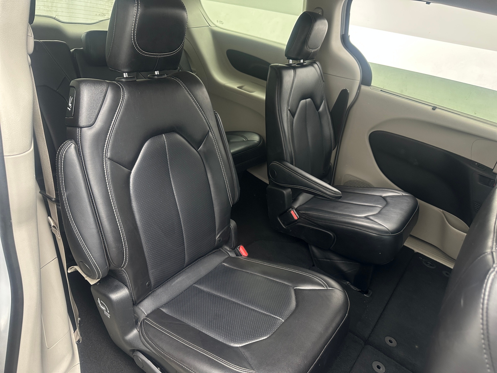 Thumbnail: 2023 Chrysler Pacifica - 5