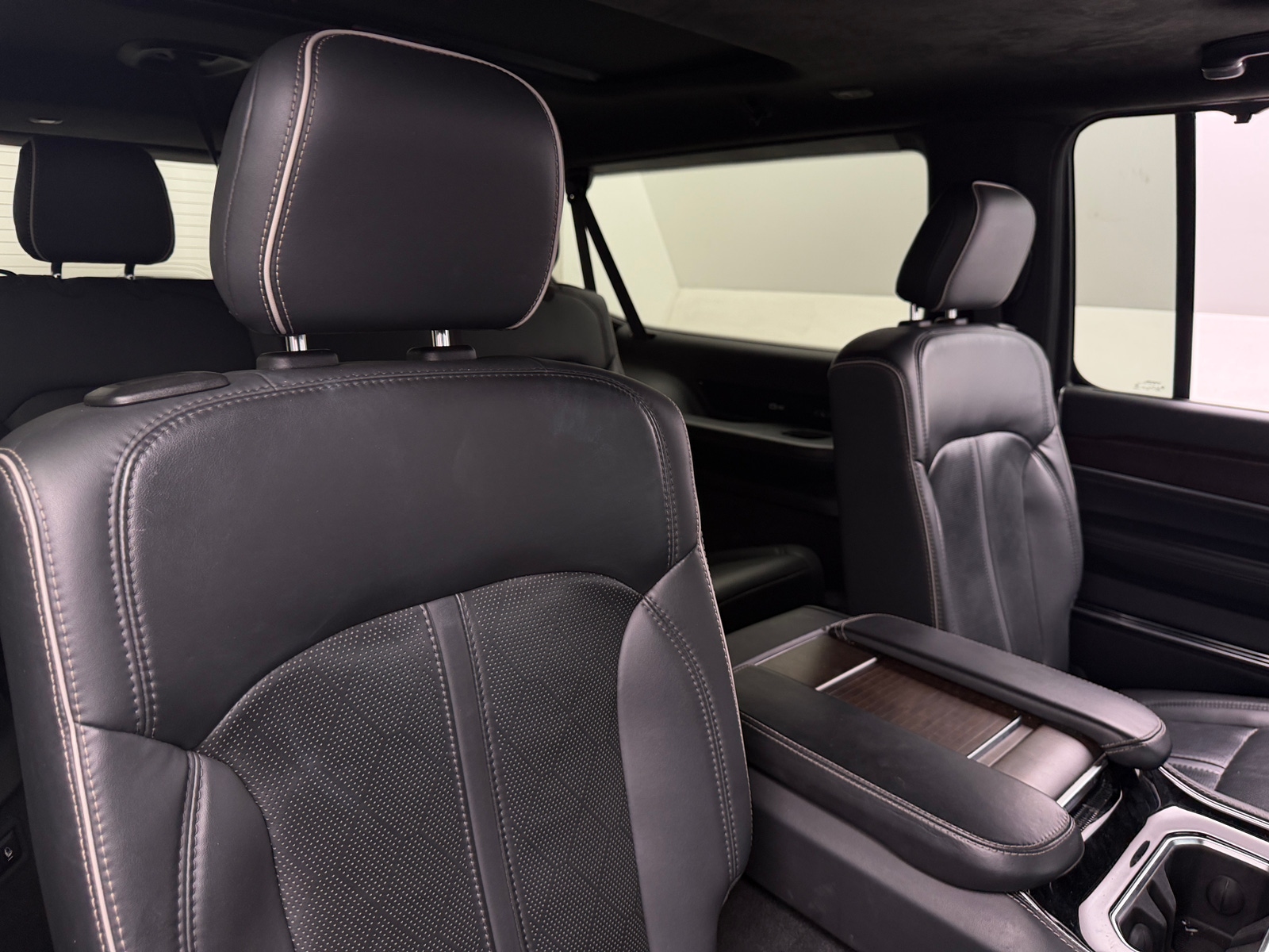 Thumbnail: 2023 Jeep Grand Wagoneer L - 5