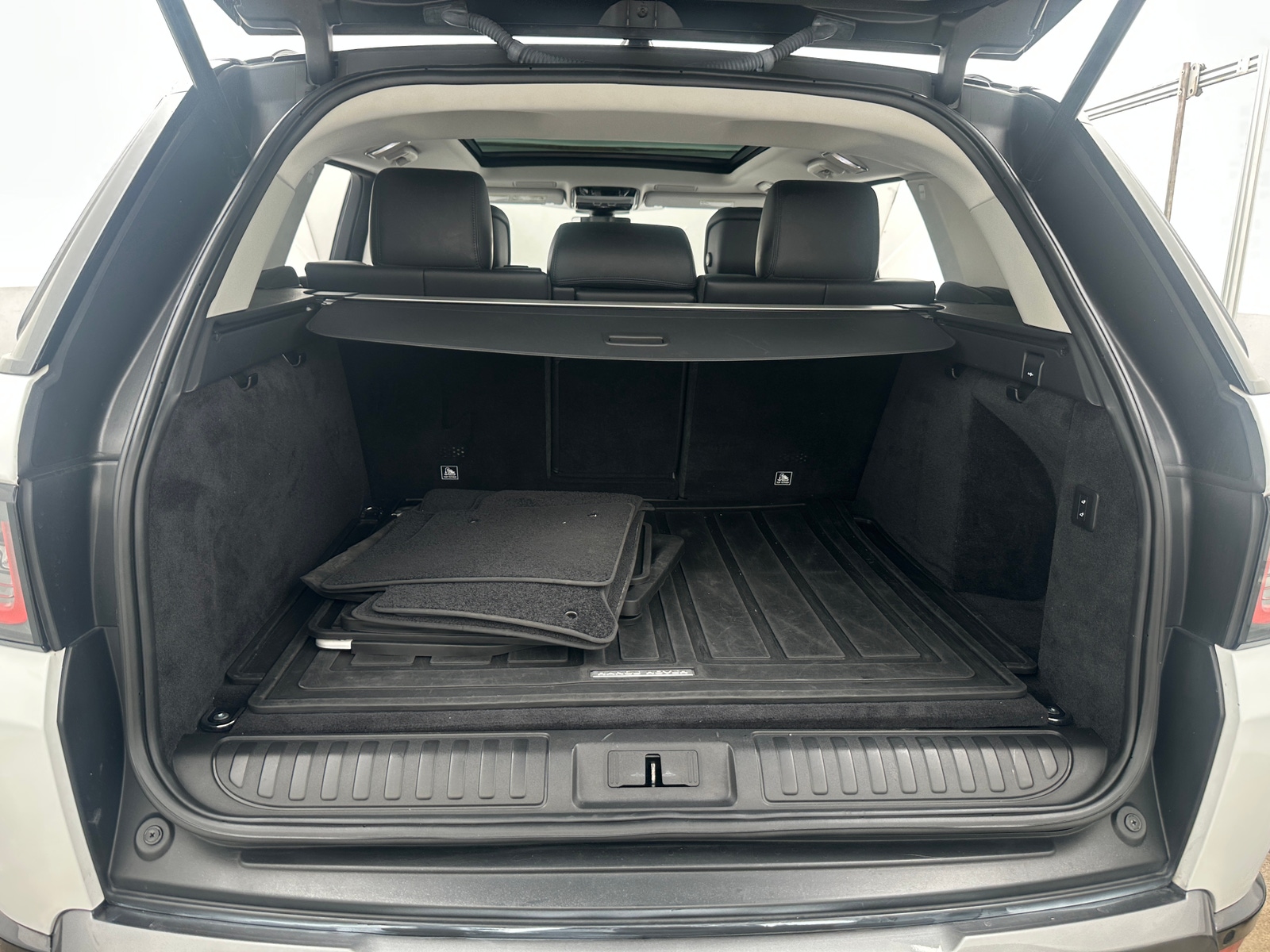 Thumbnail: 2020 Land Rover Range Rover Sport - 6