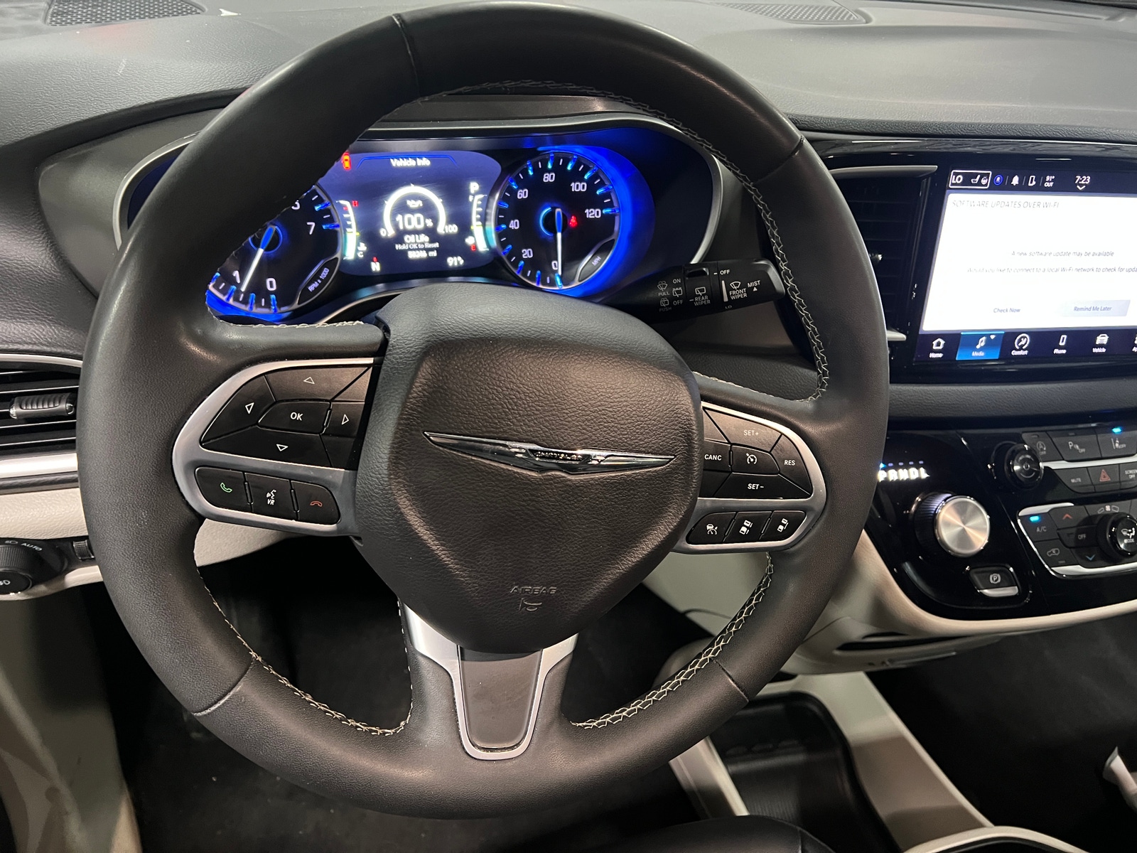 Thumbnail: 2024 Chrysler Pacifica - 4
