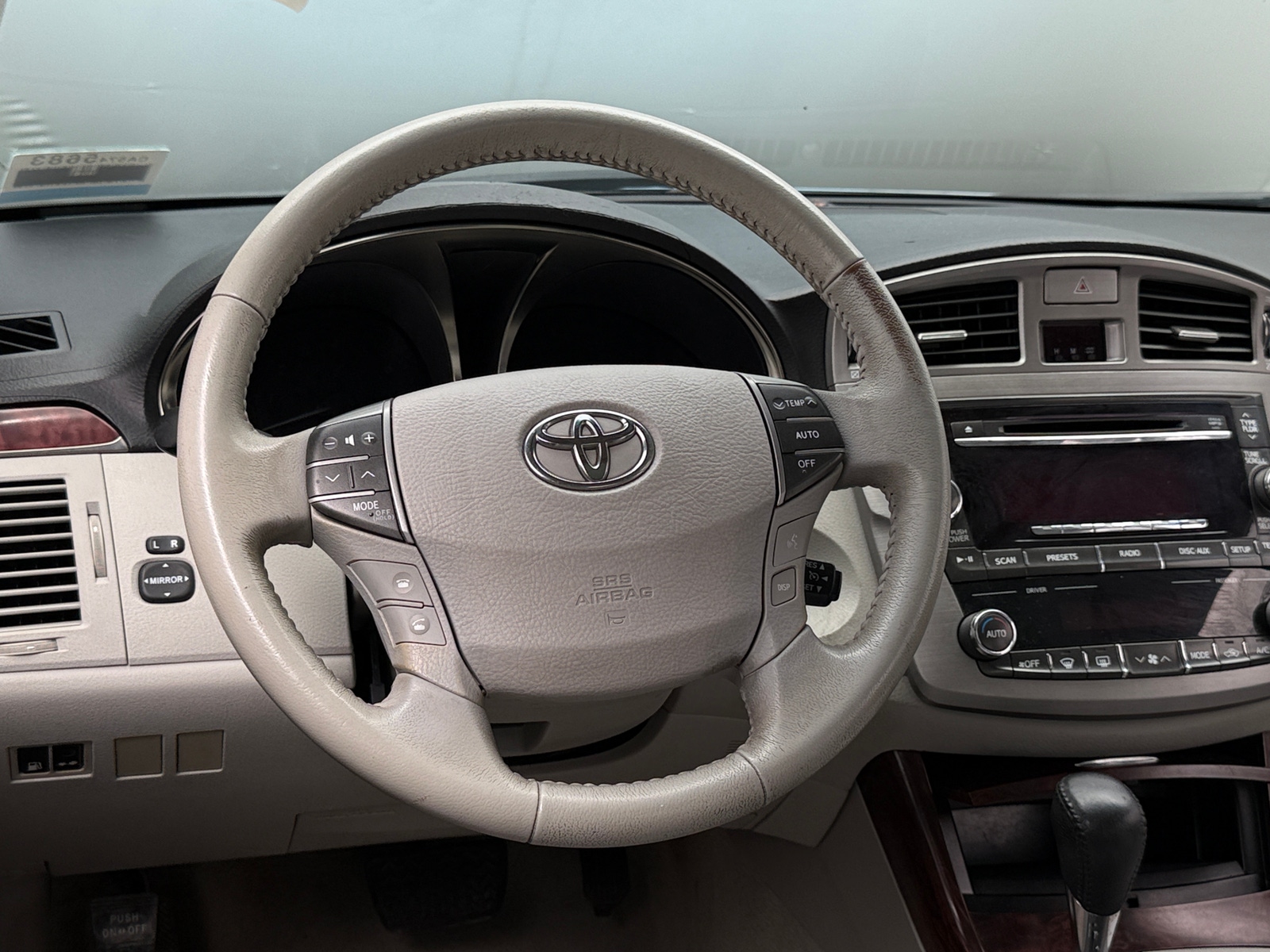 Thumbnail: 2011 Toyota Avalon - 4
