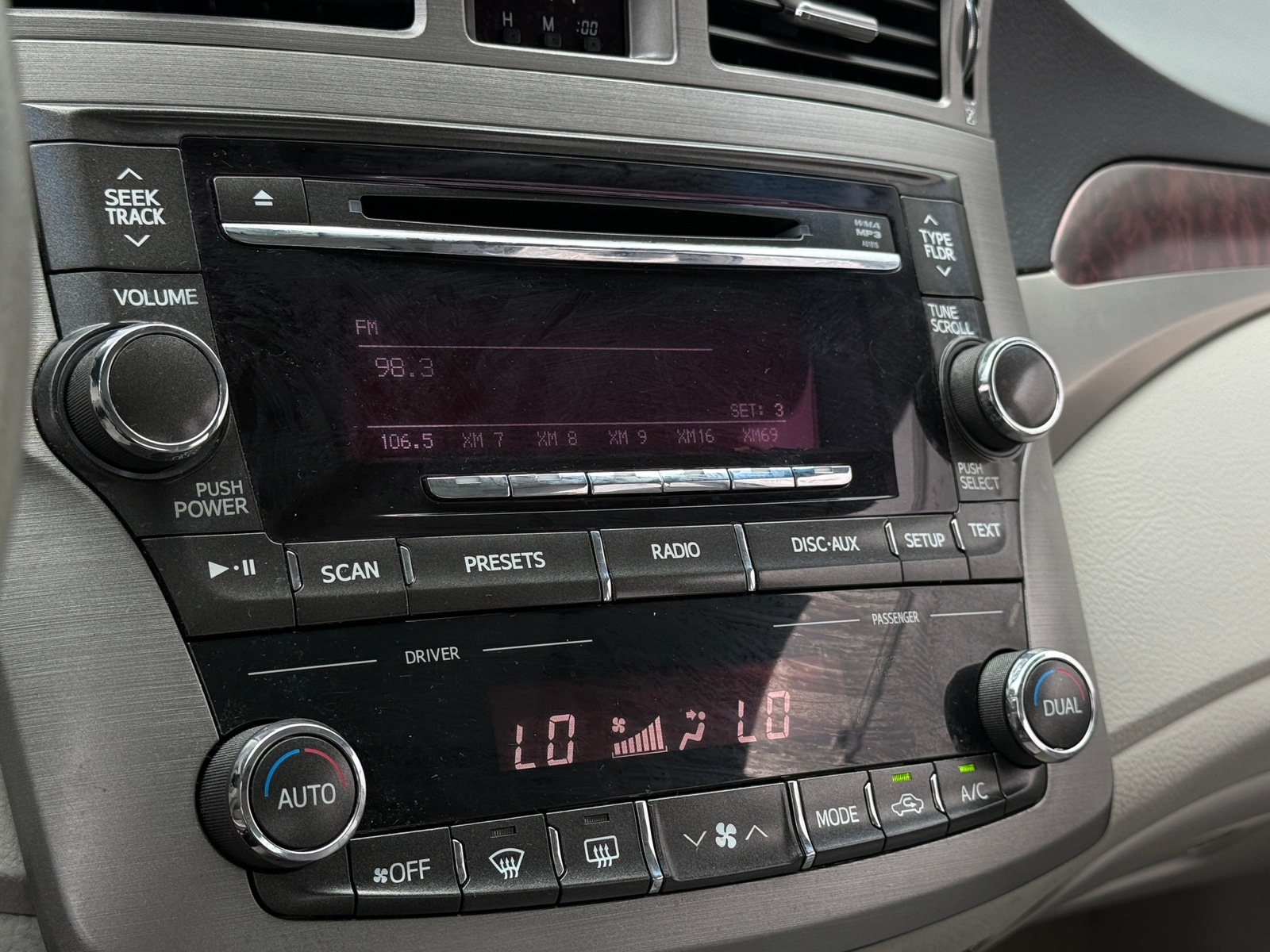 Thumbnail: 2011 Toyota Avalon - 3