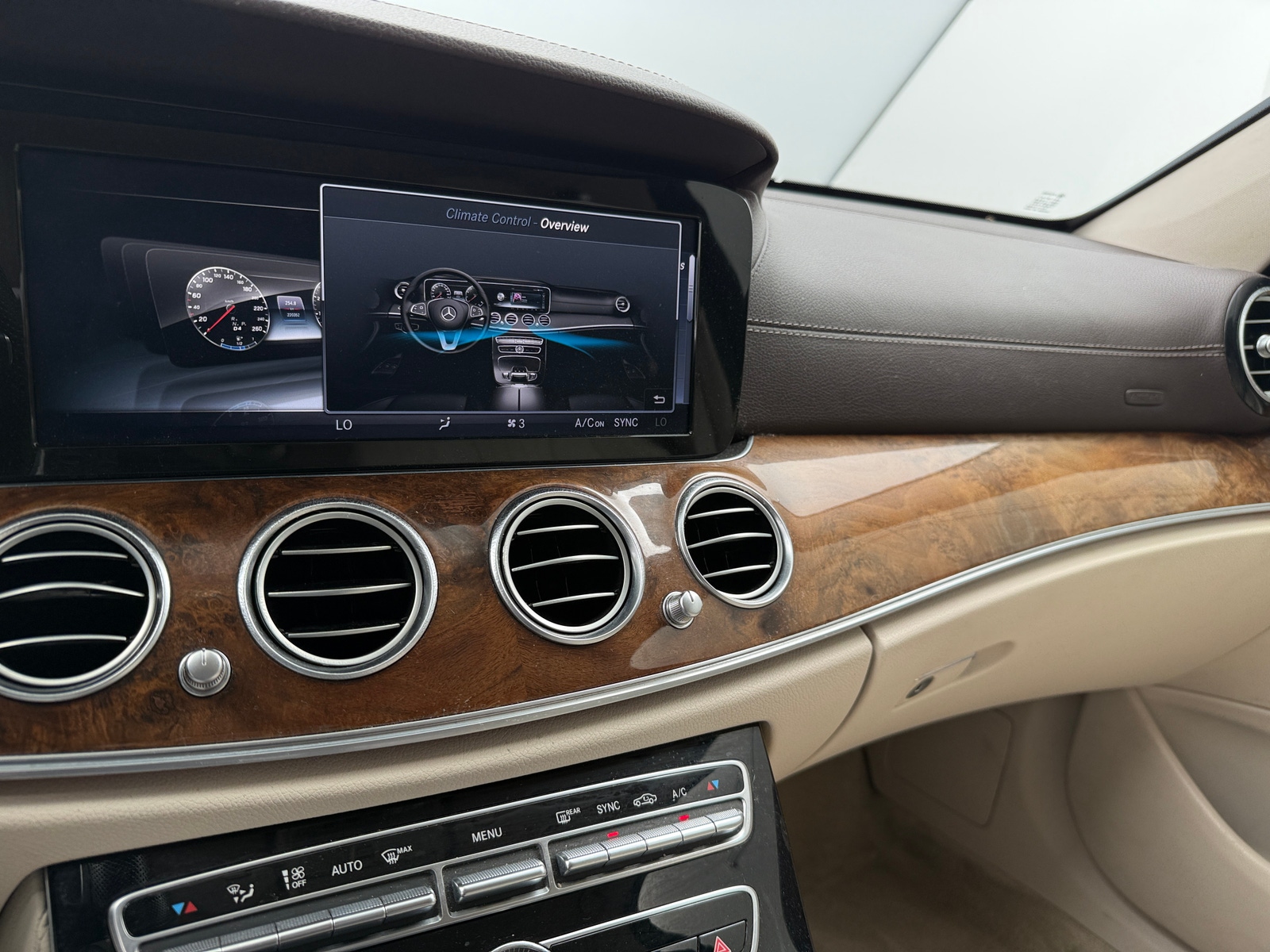 Thumbnail: 2017 Mercedes-Benz E-Class - 3