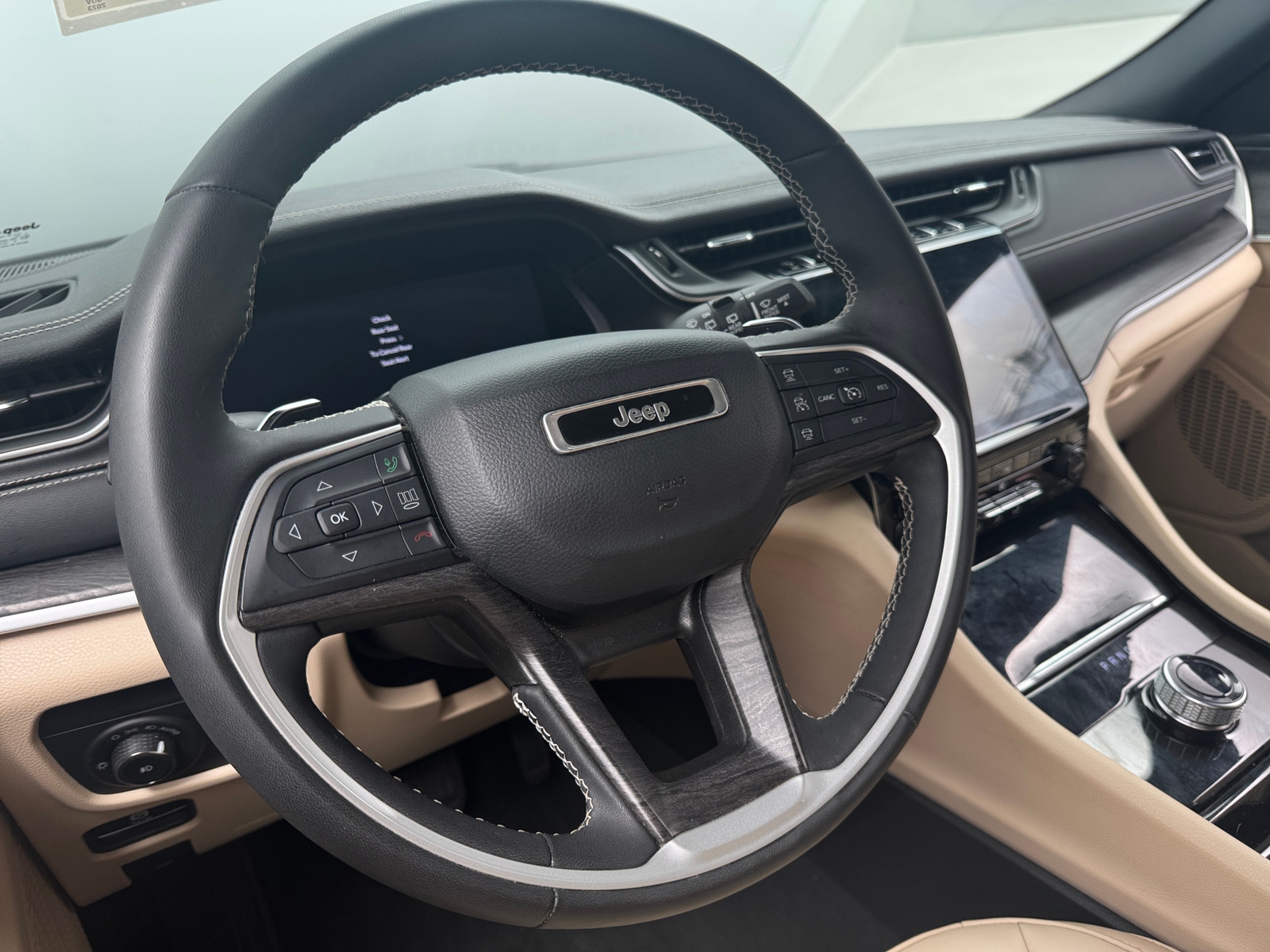 Thumbnail: 2023 Jeep Grand Cherokee L - 4