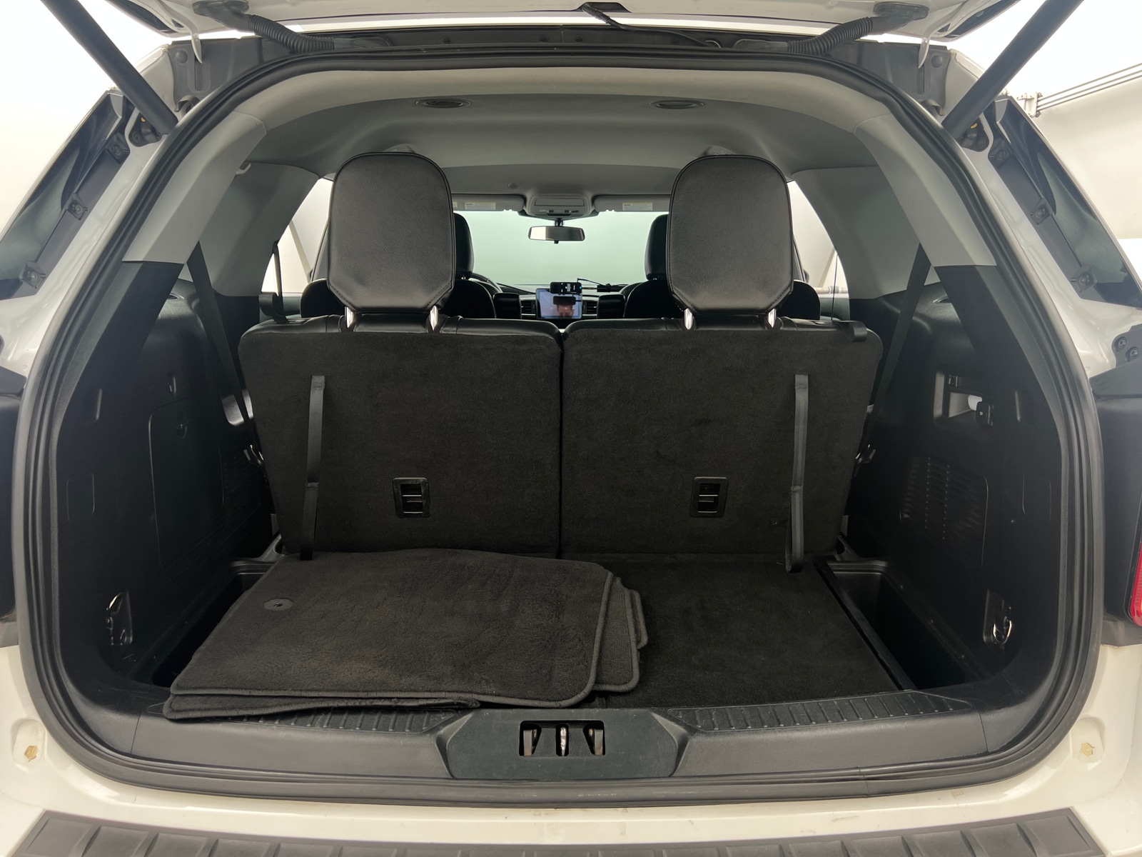 Thumbnail: 2020 Ford Explorer - 6