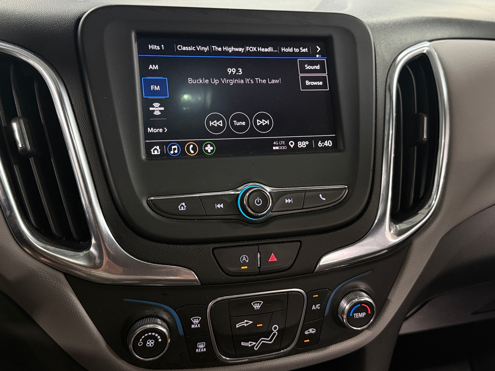 Thumbnail: 2022 Chevrolet Equinox - 4