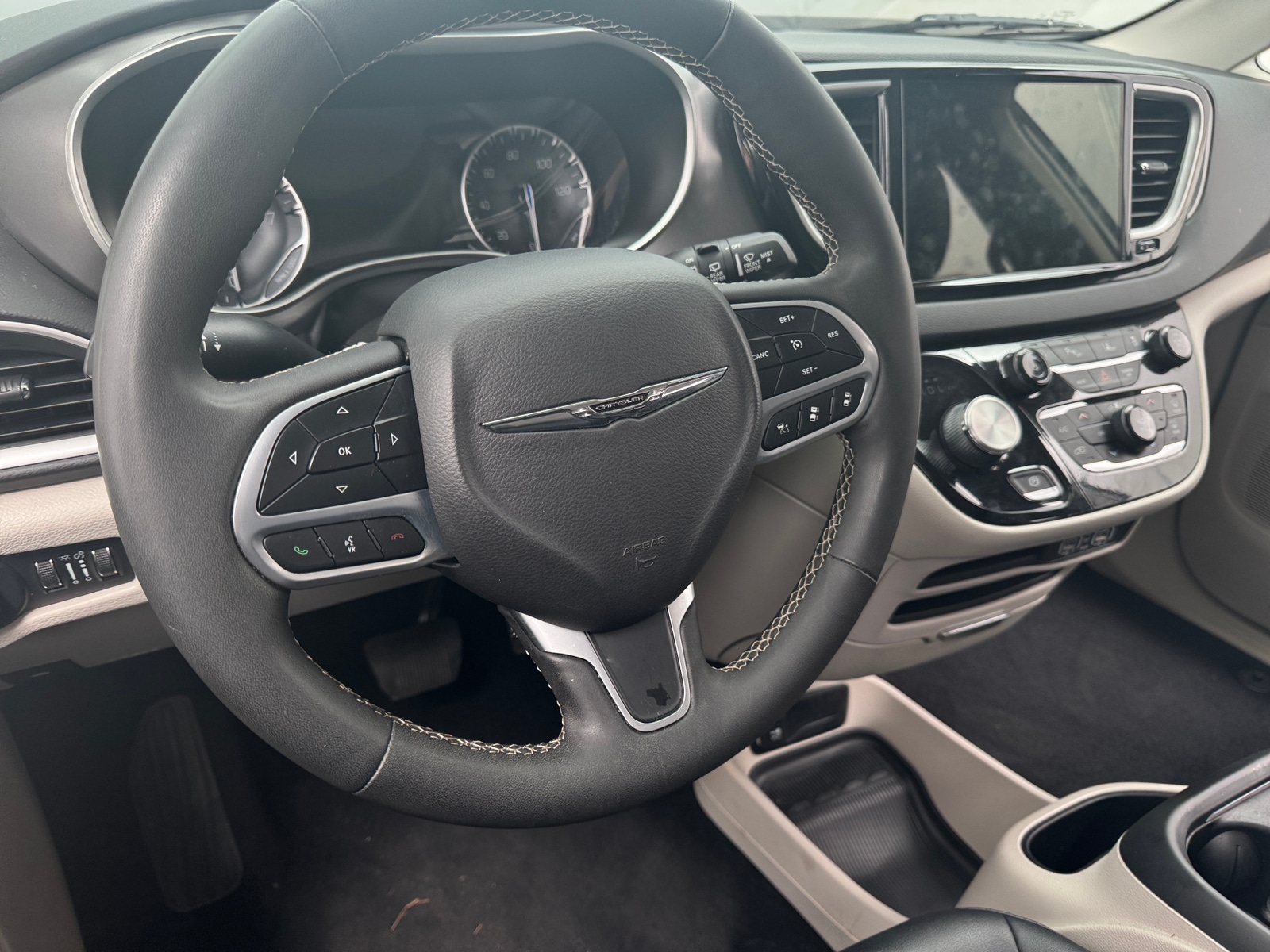 Thumbnail: 2024 Chrysler Pacifica - 4