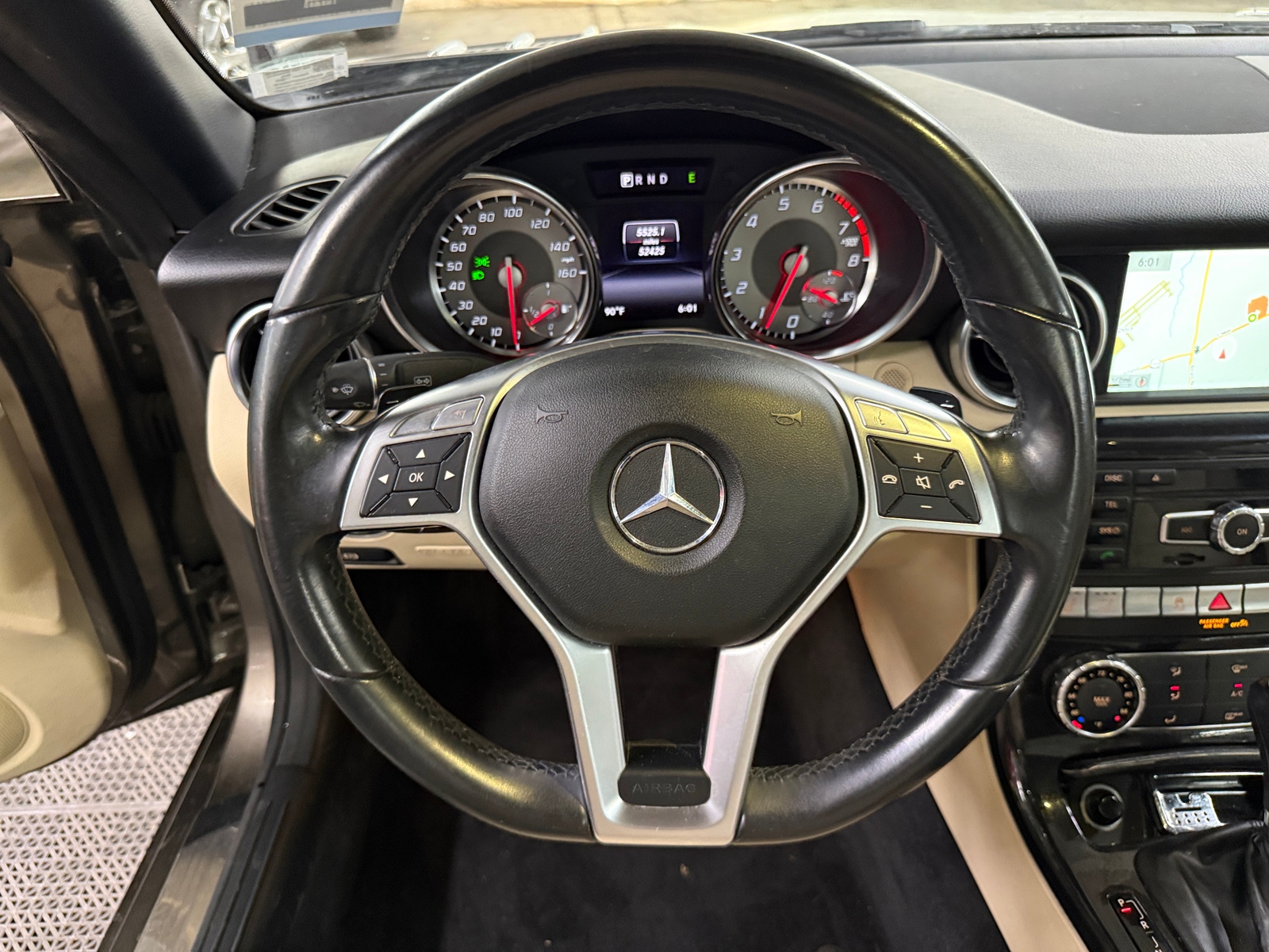 Thumbnail: 2015 Mercedes-Benz SLK - 4
