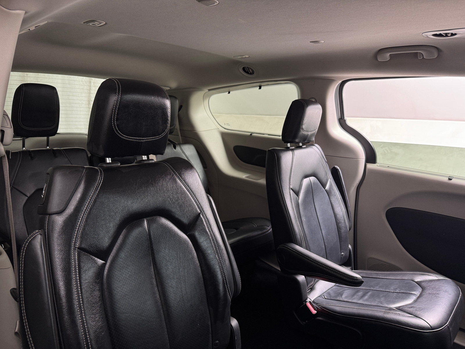 Thumbnail: 2022 Chrysler Pacifica - 5