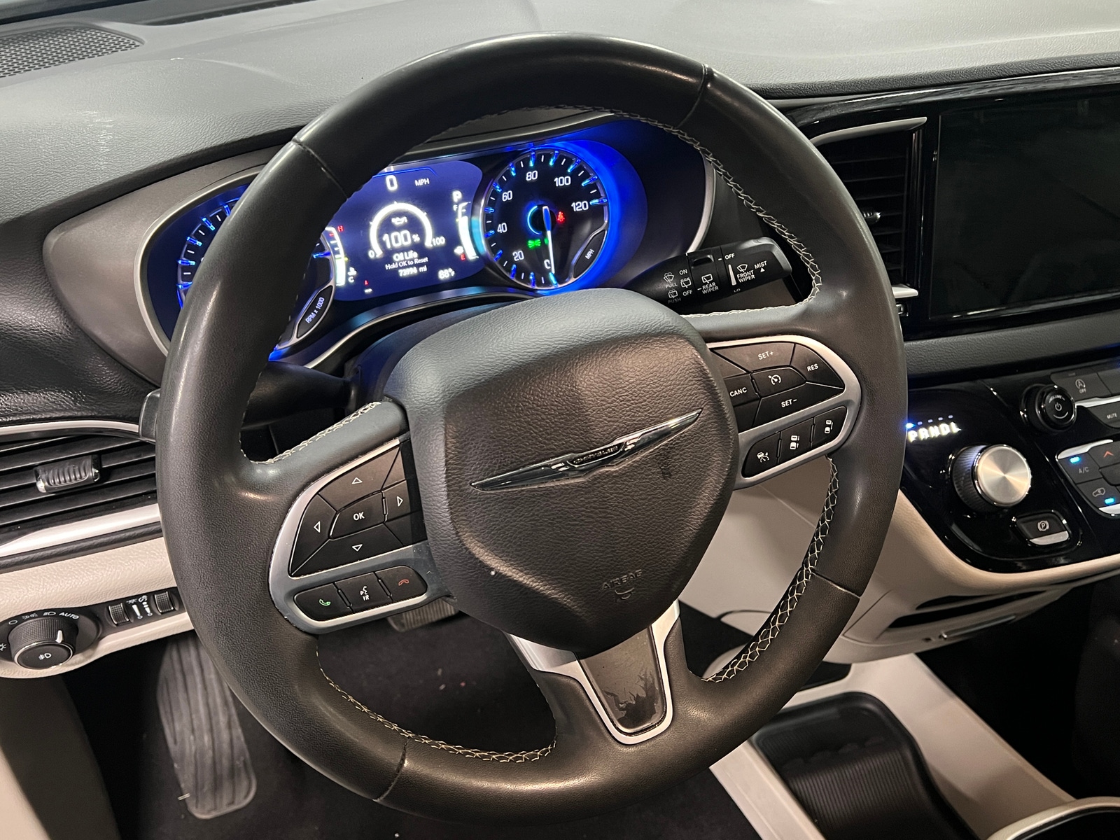 Thumbnail: 2022 Chrysler Pacifica - 4