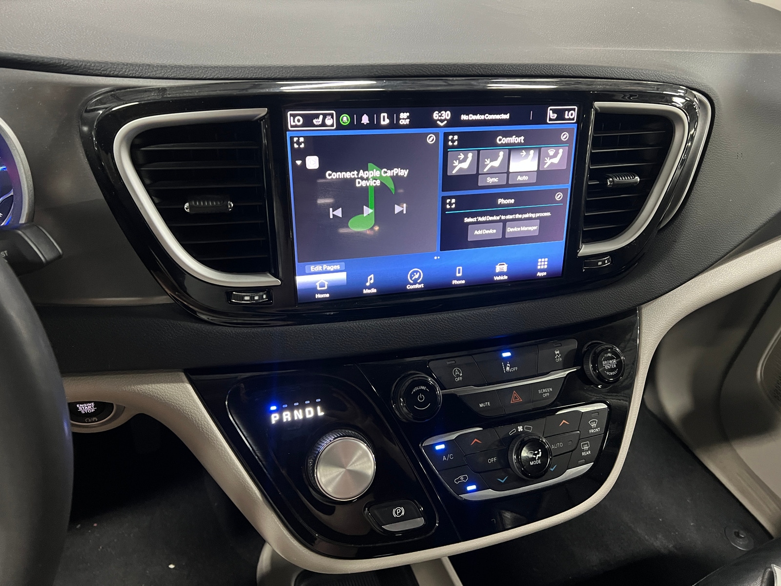 Thumbnail: 2022 Chrysler Pacifica - 3