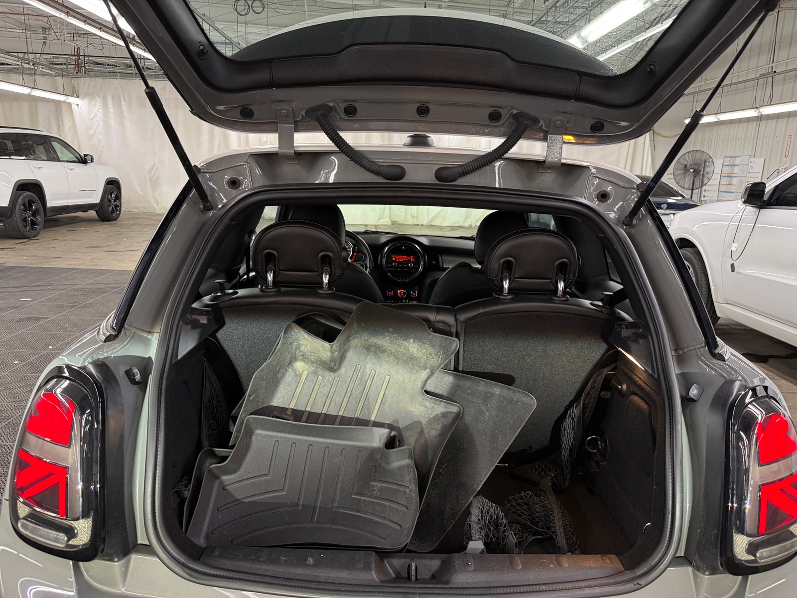 Thumbnail: 2016 MINI Cooper Hardtop - 3