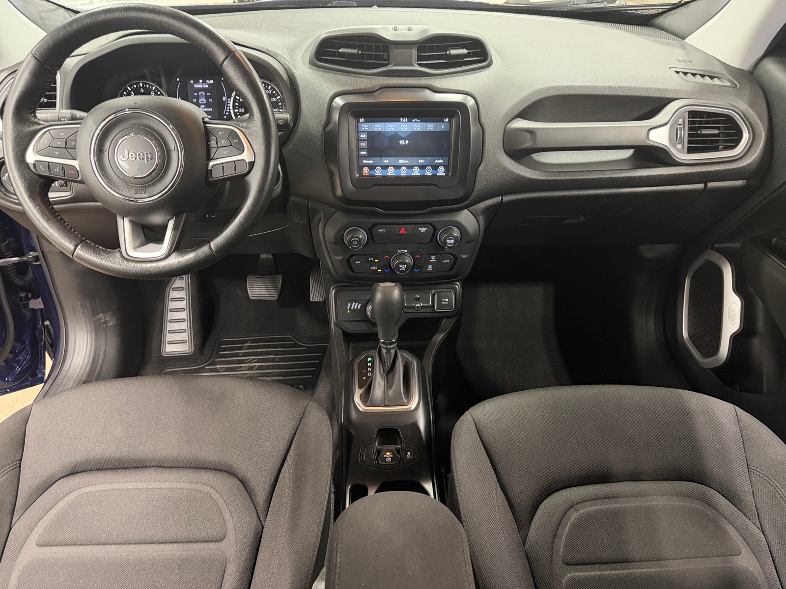 Thumbnail: 2018 Jeep Renegade - 3