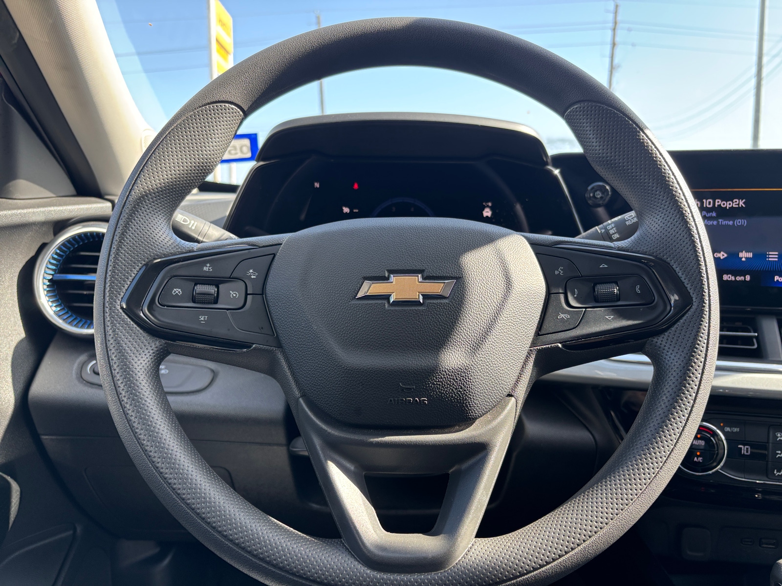 Thumbnail: 2025 Chevrolet Trax - 5
